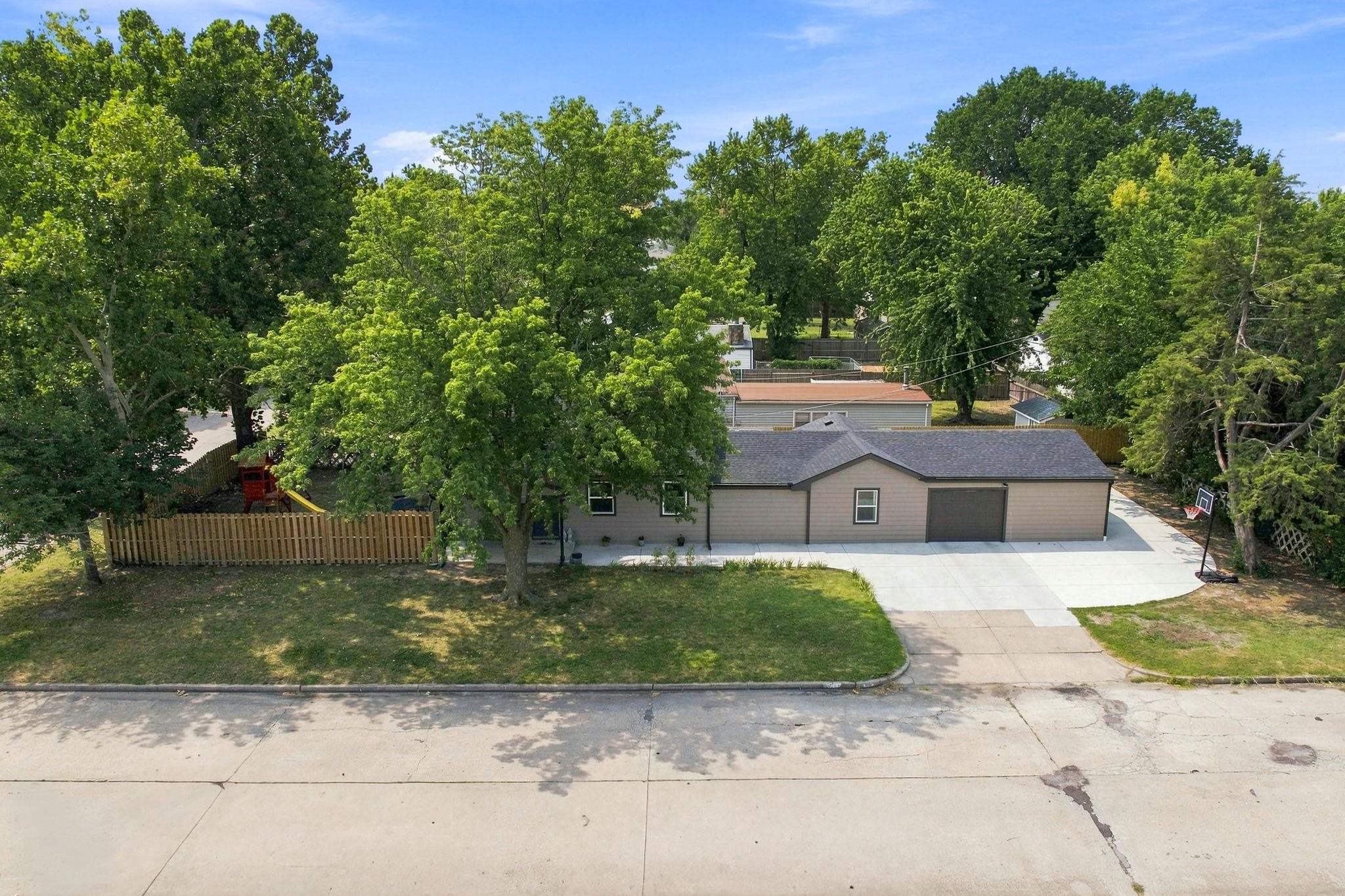 1601 W Regal Property Photo 1