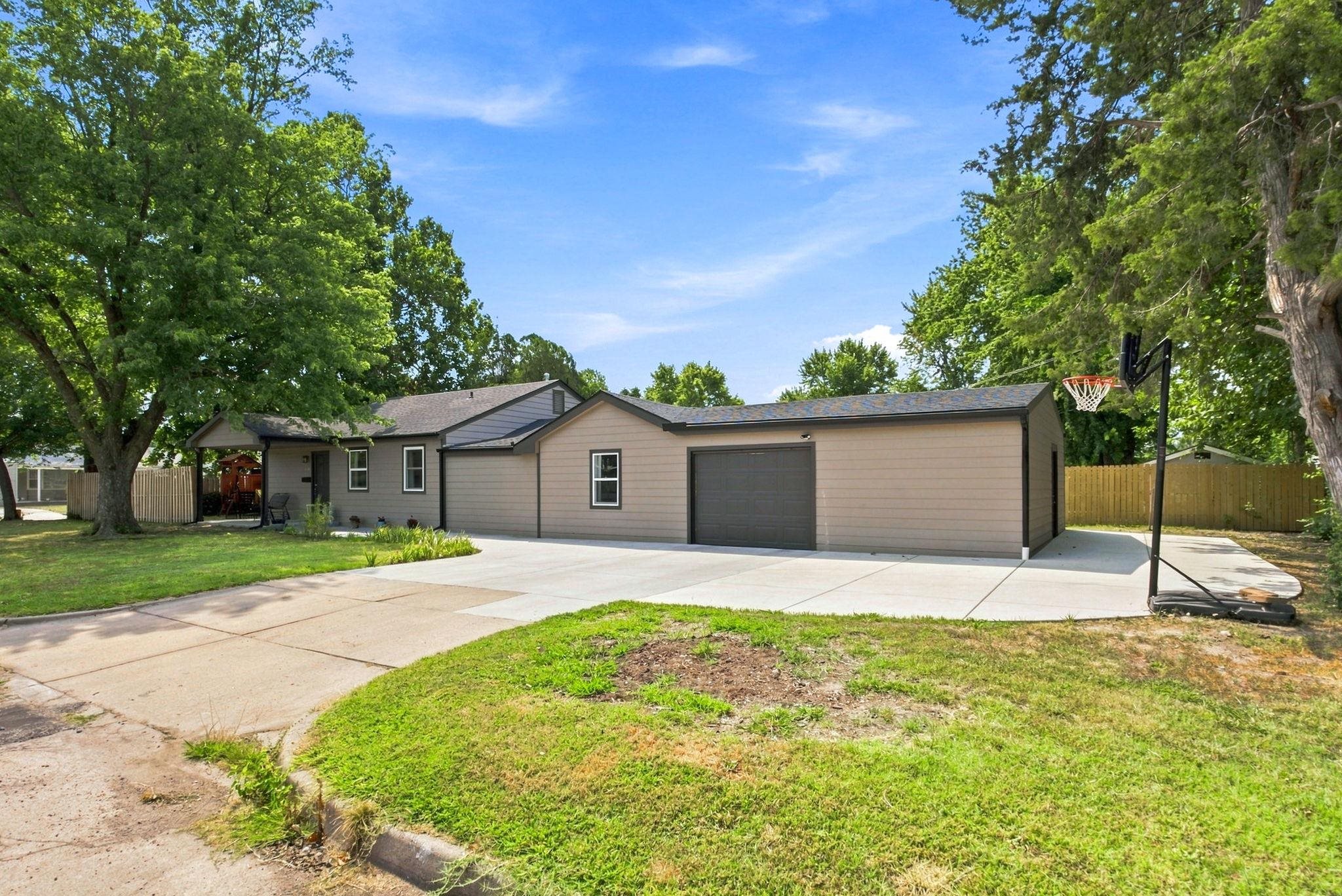 1601 W Regal Property Photo 33