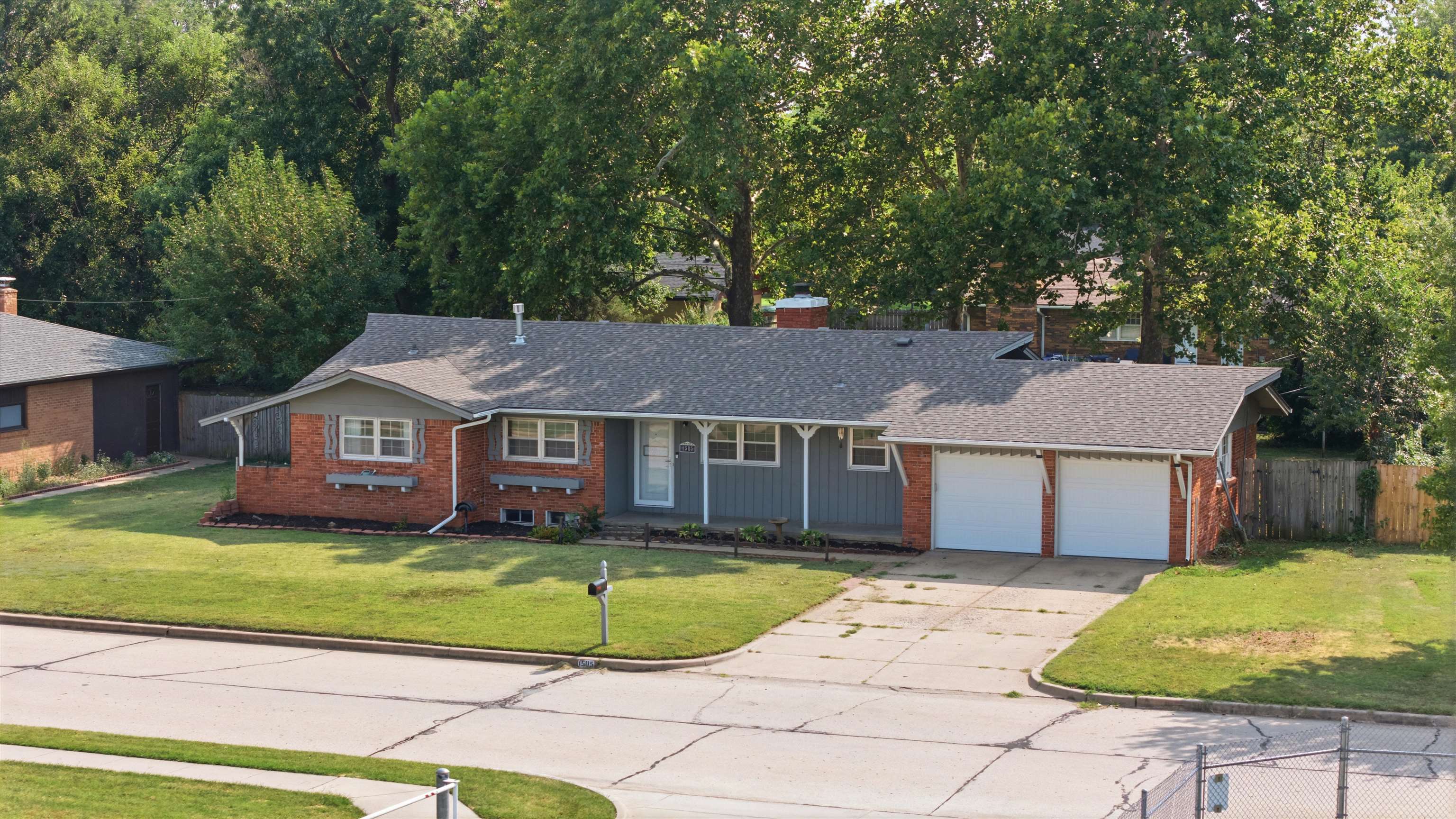 1505 N Lynnhurst Ave Property Photo 3