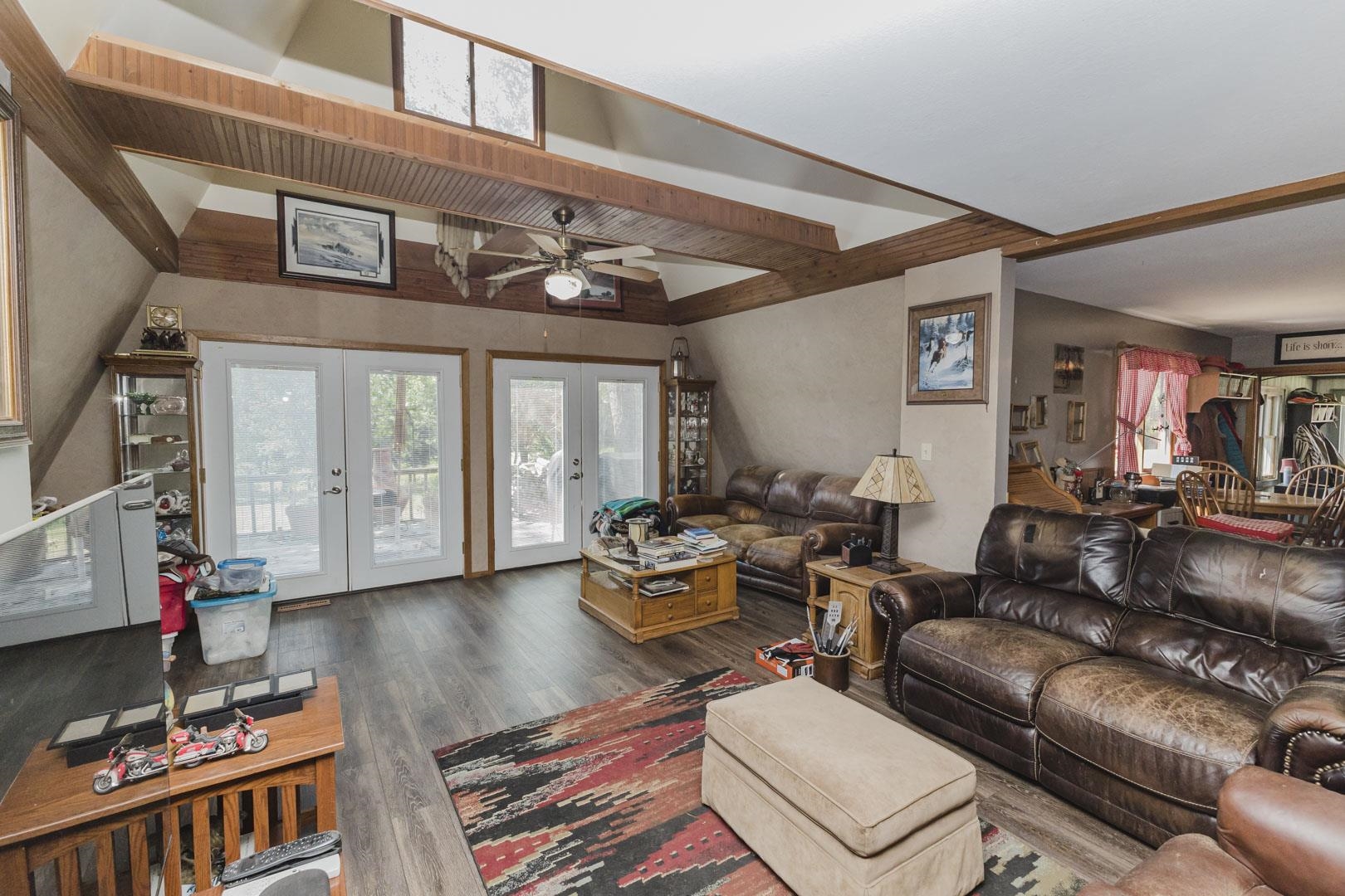 1549a Y Property Photo 9
