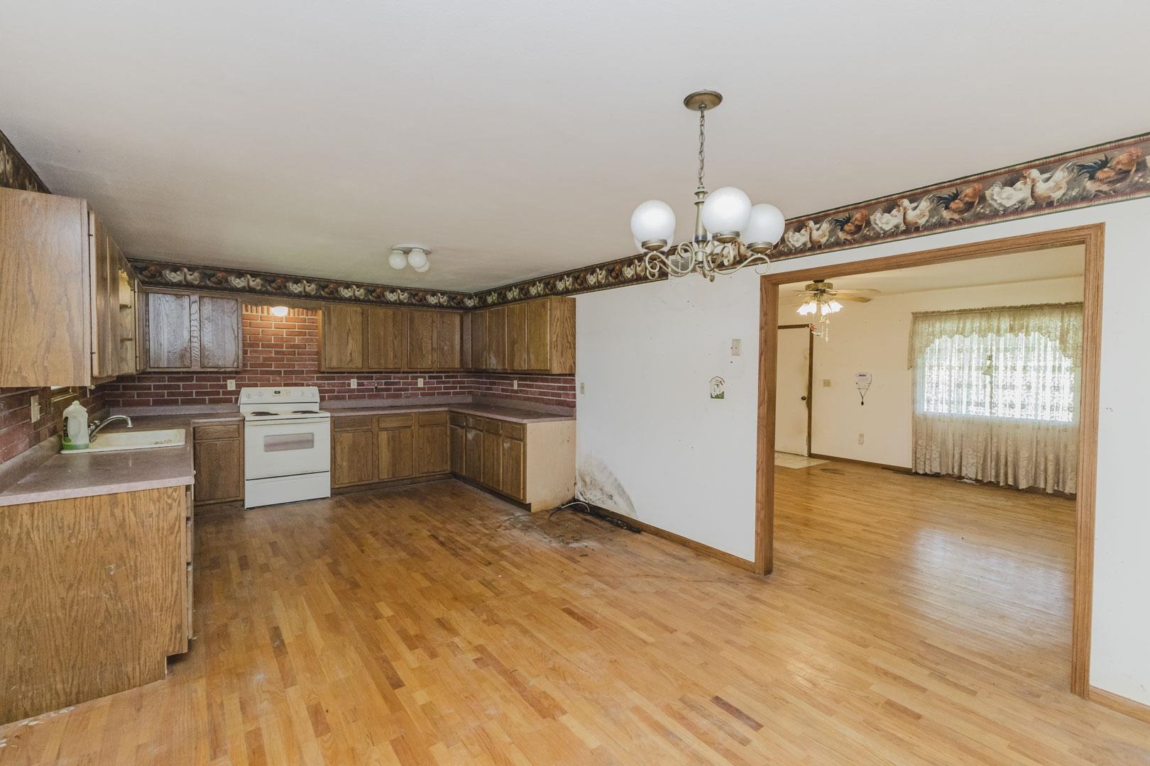 1364 V Property Photo 23