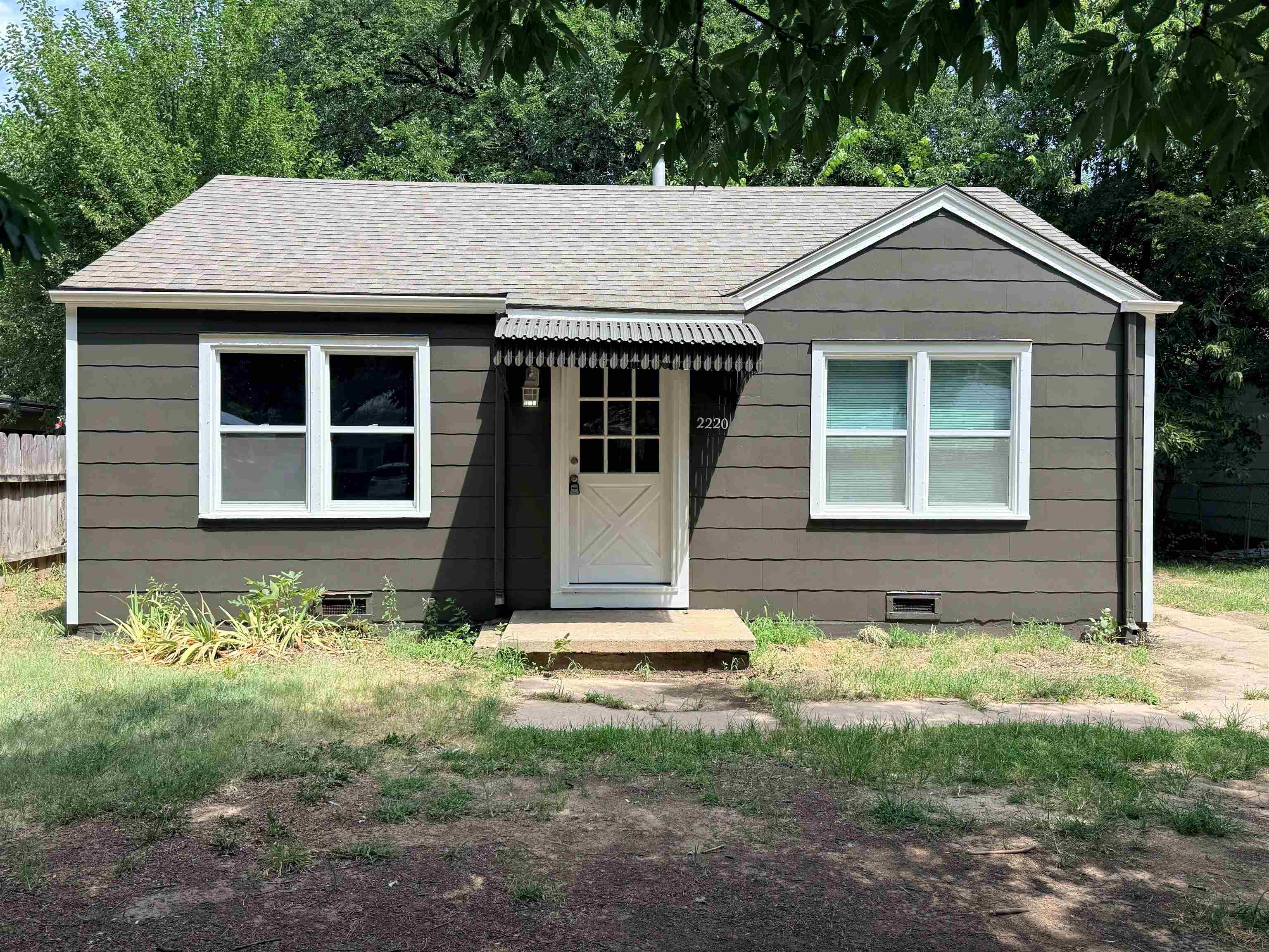2220 S Minneapolis Ave Property Photo 1