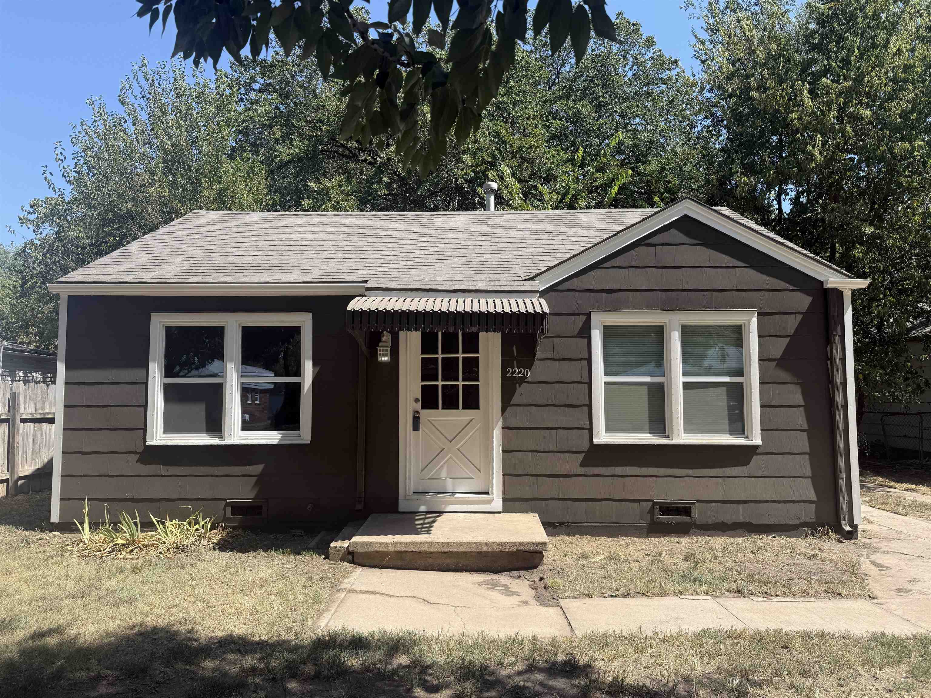 2220 S Minneapolis Ave Property Photo 1