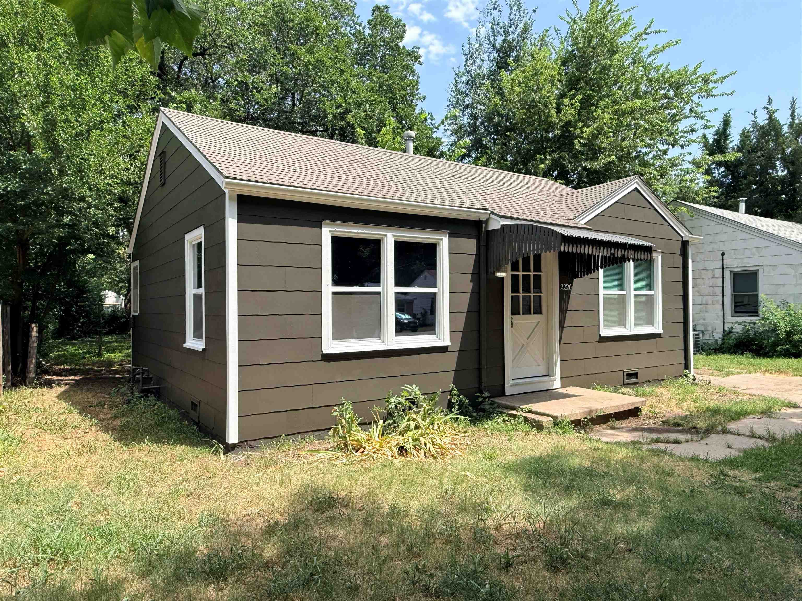 2220 S Minneapolis Ave Property Photo 2