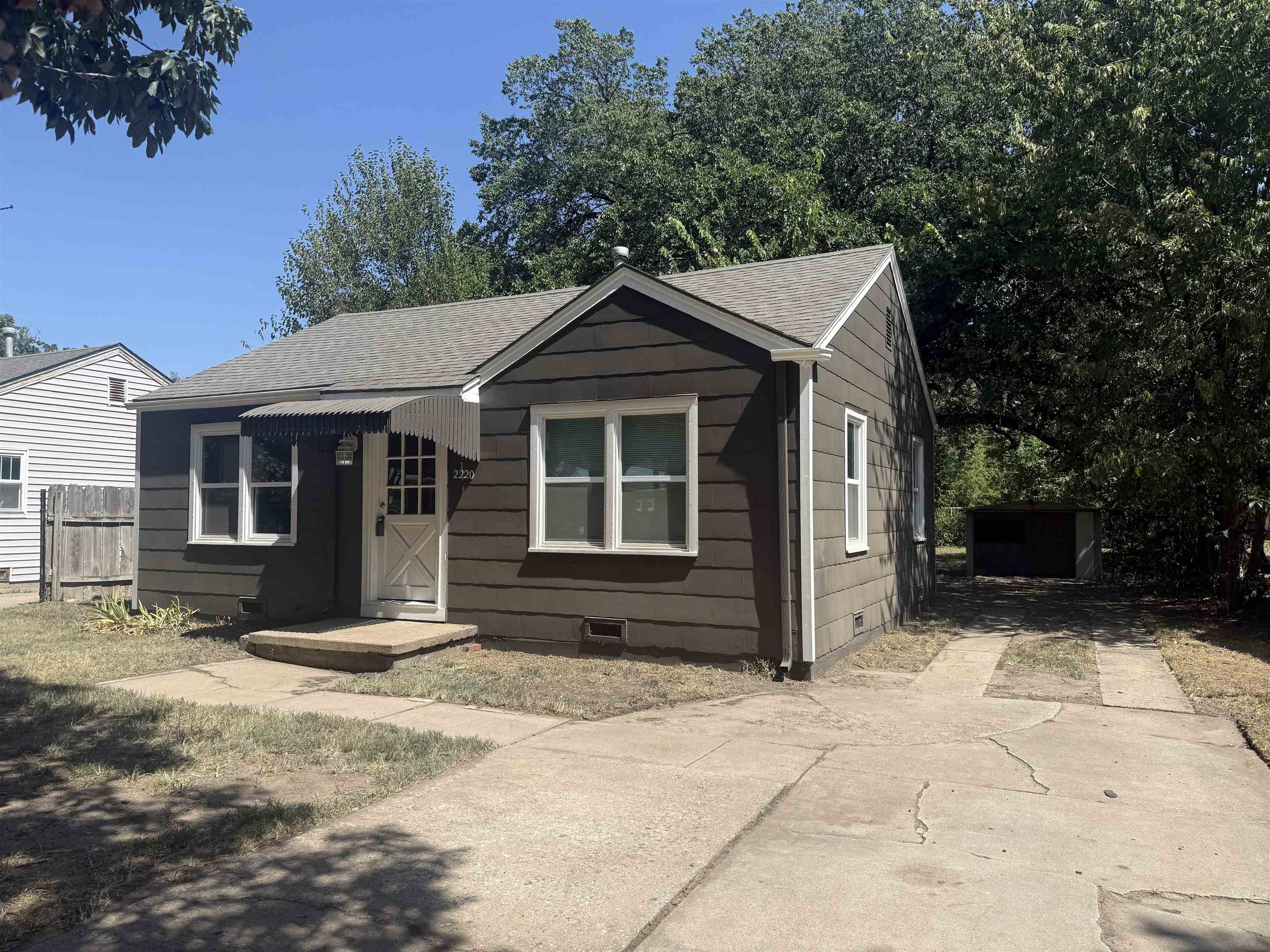2220 S Minneapolis Ave Property Photo 2