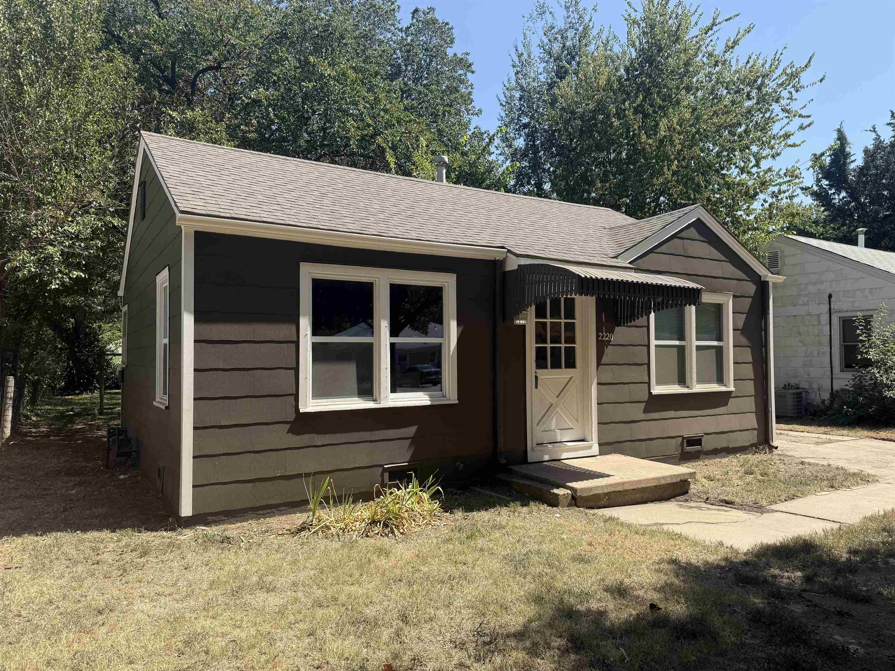 2220 S Minneapolis Ave Property Photo 3