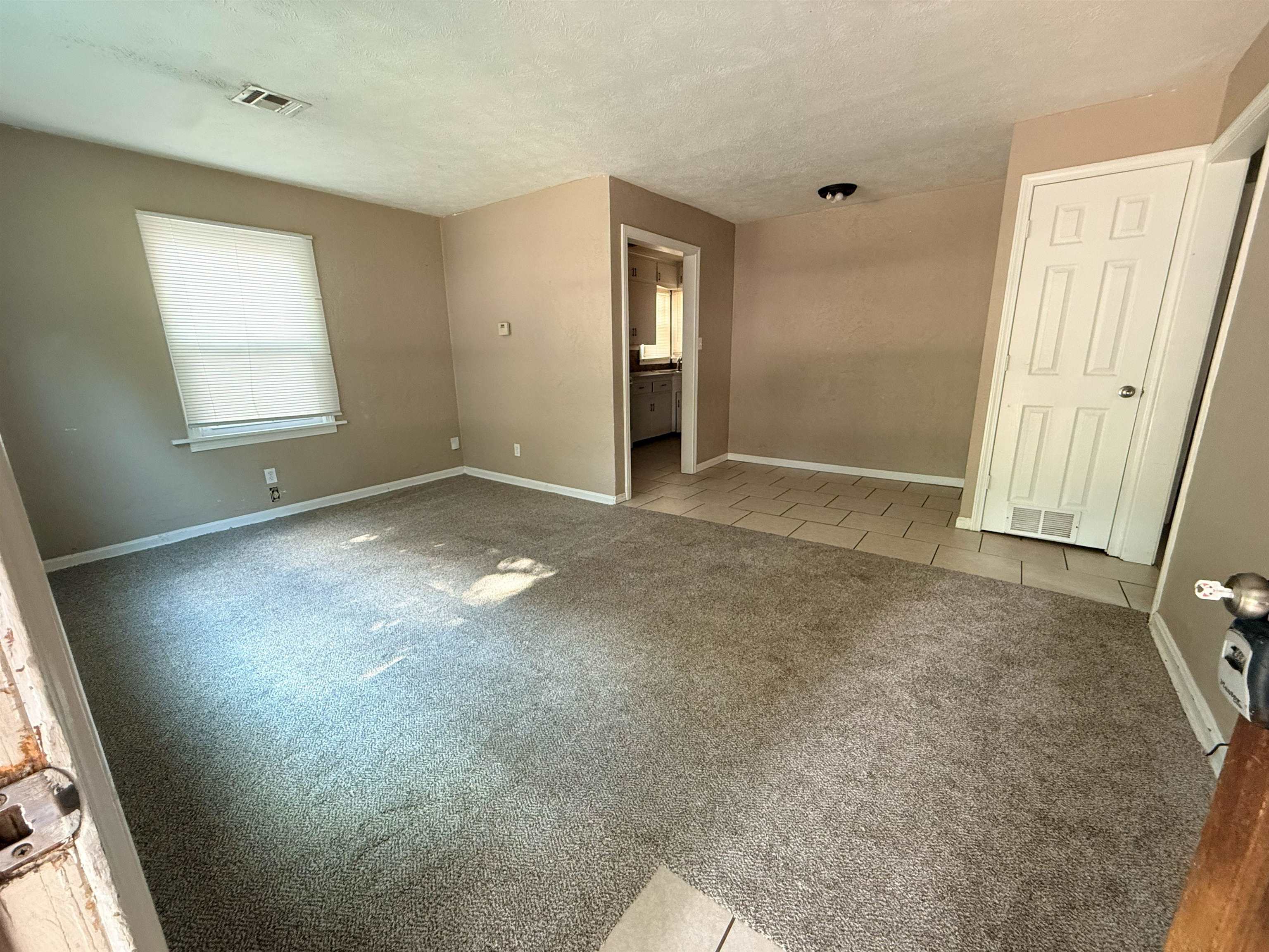 2220 S Minneapolis Ave Property Photo 4