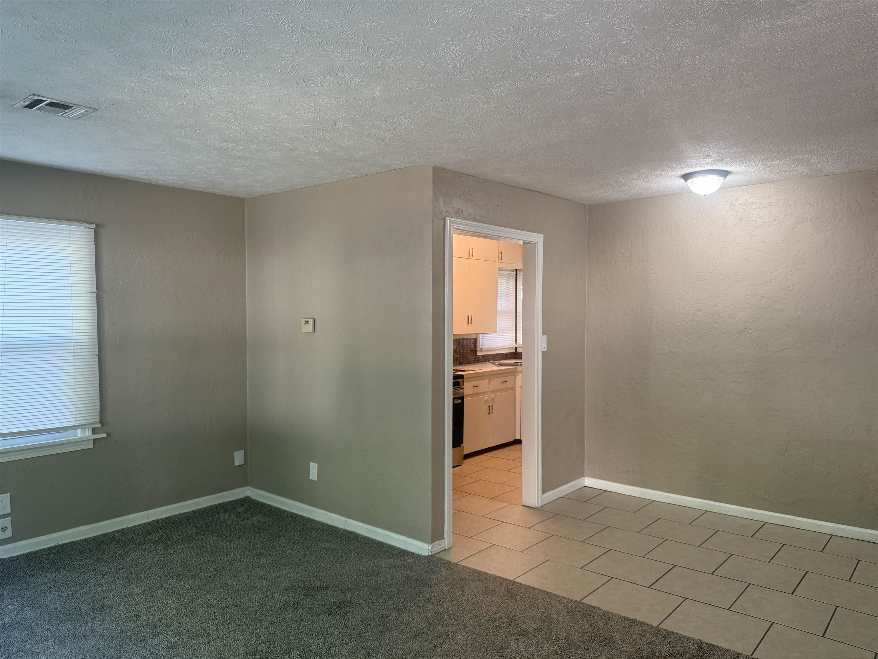 2220 S Minneapolis Ave Property Photo 4