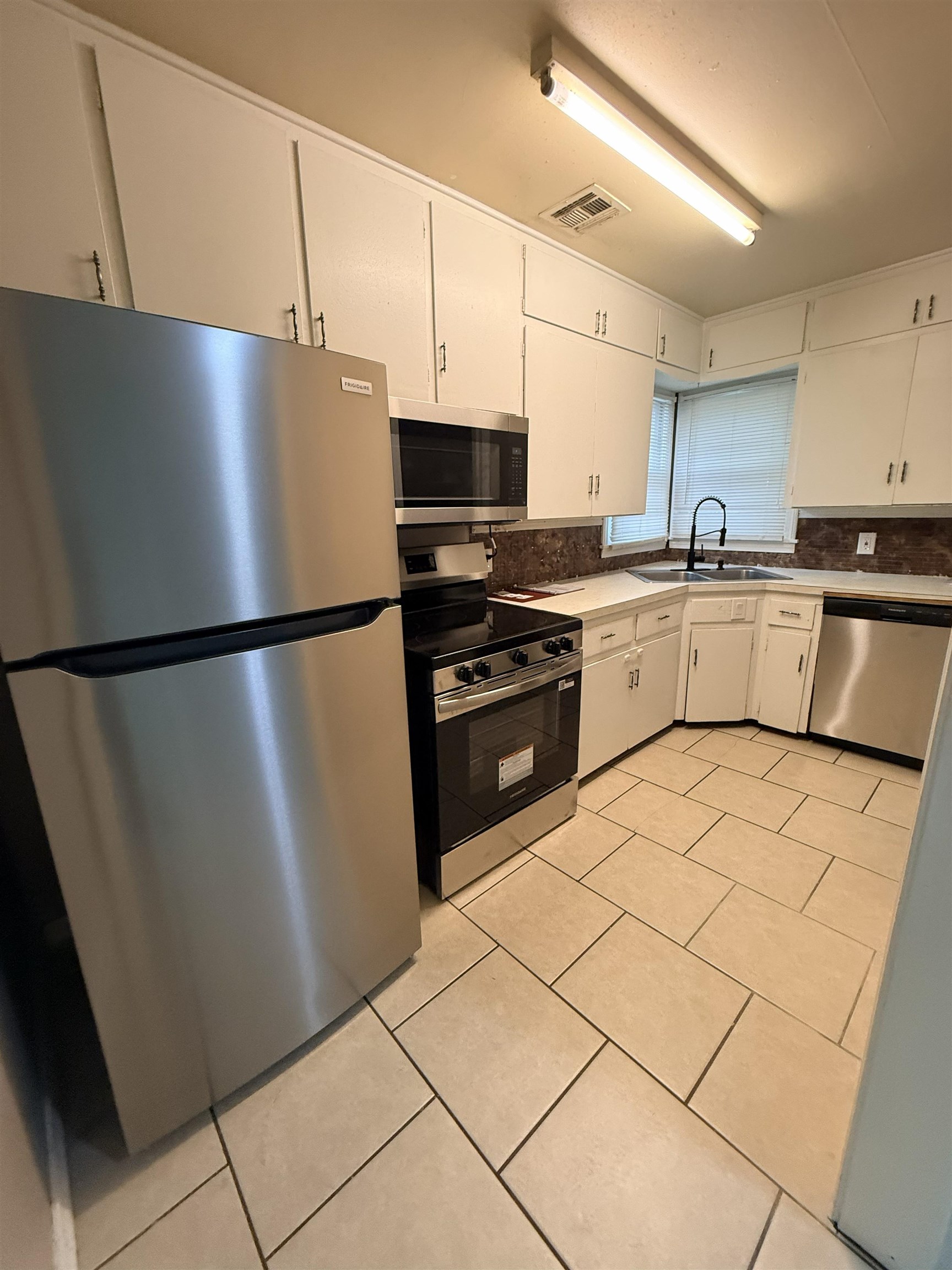 2220 S Minneapolis Ave Property Photo 5