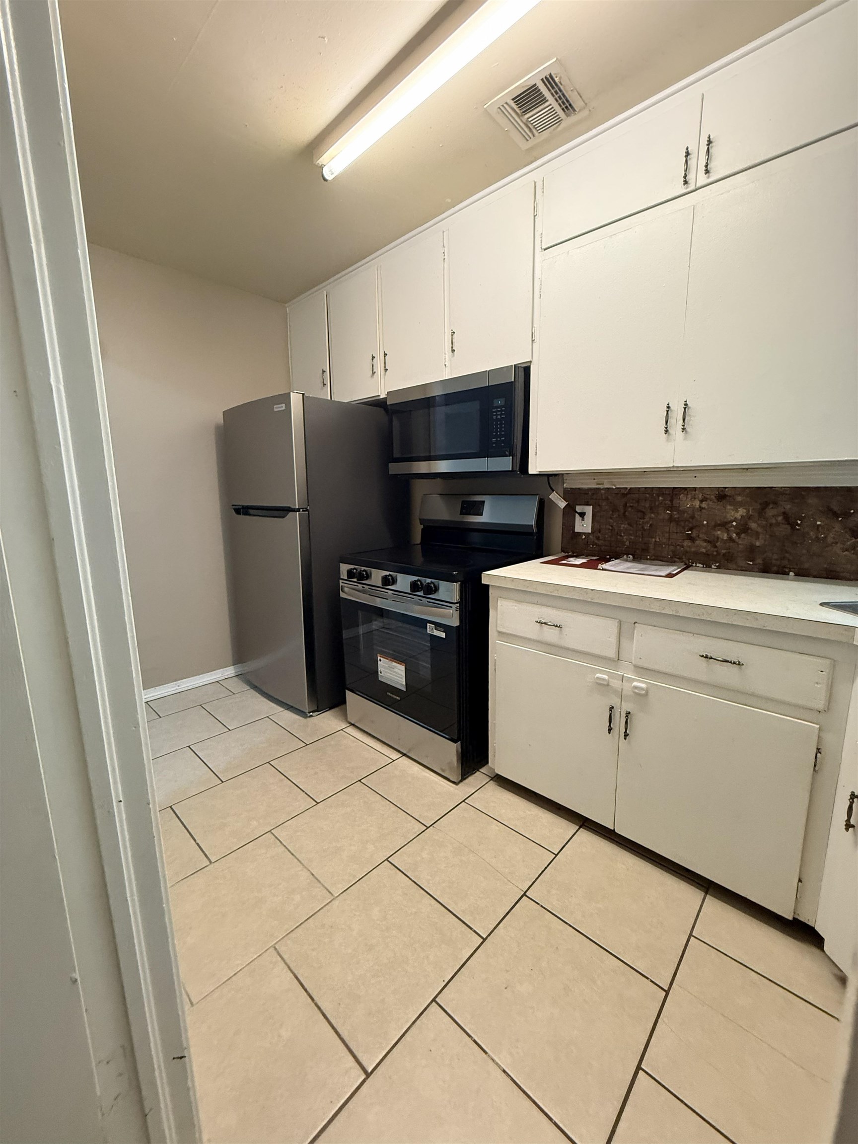 2220 S Minneapolis Ave Property Photo 6