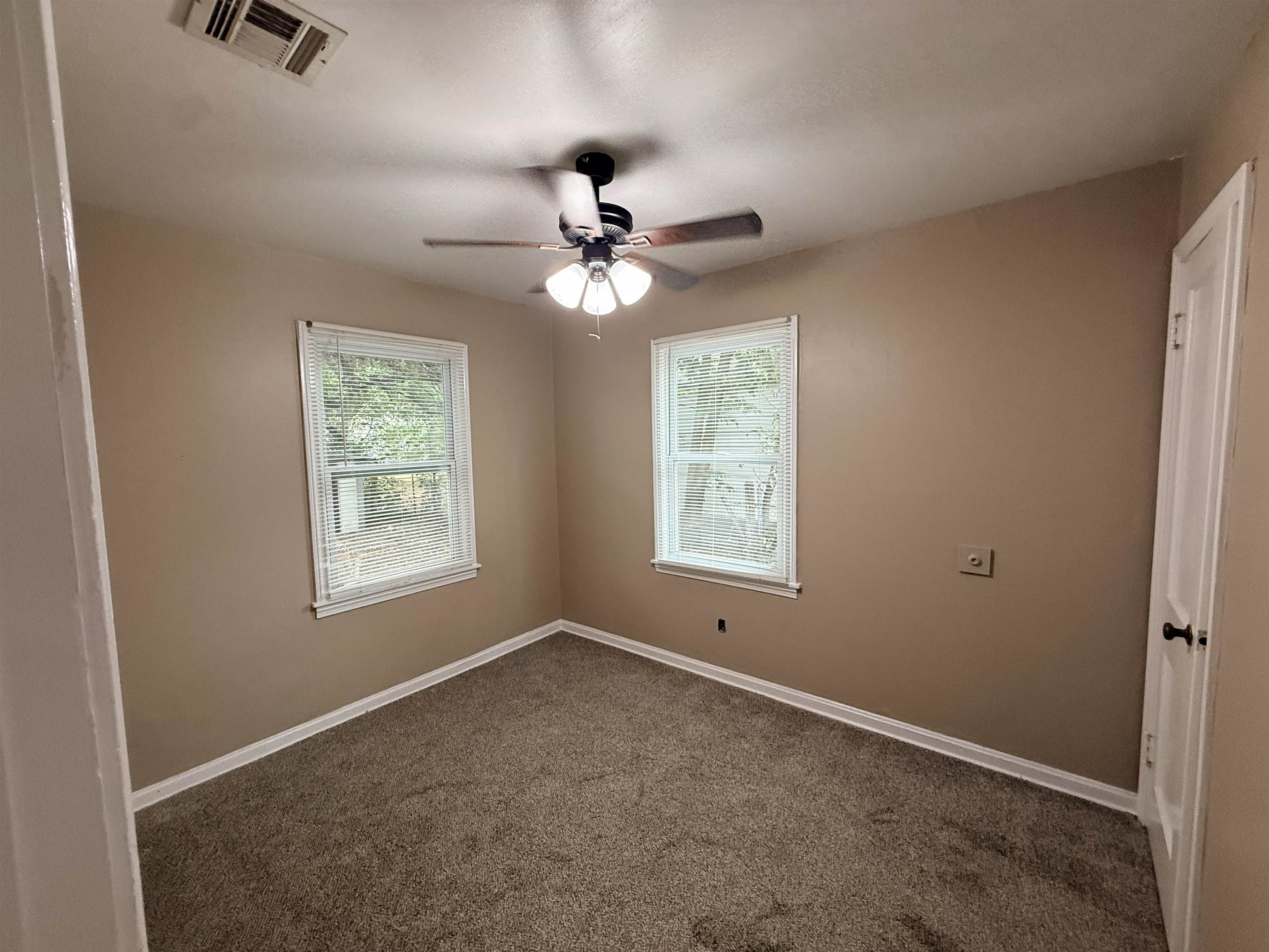 2220 S Minneapolis Ave Property Photo 8