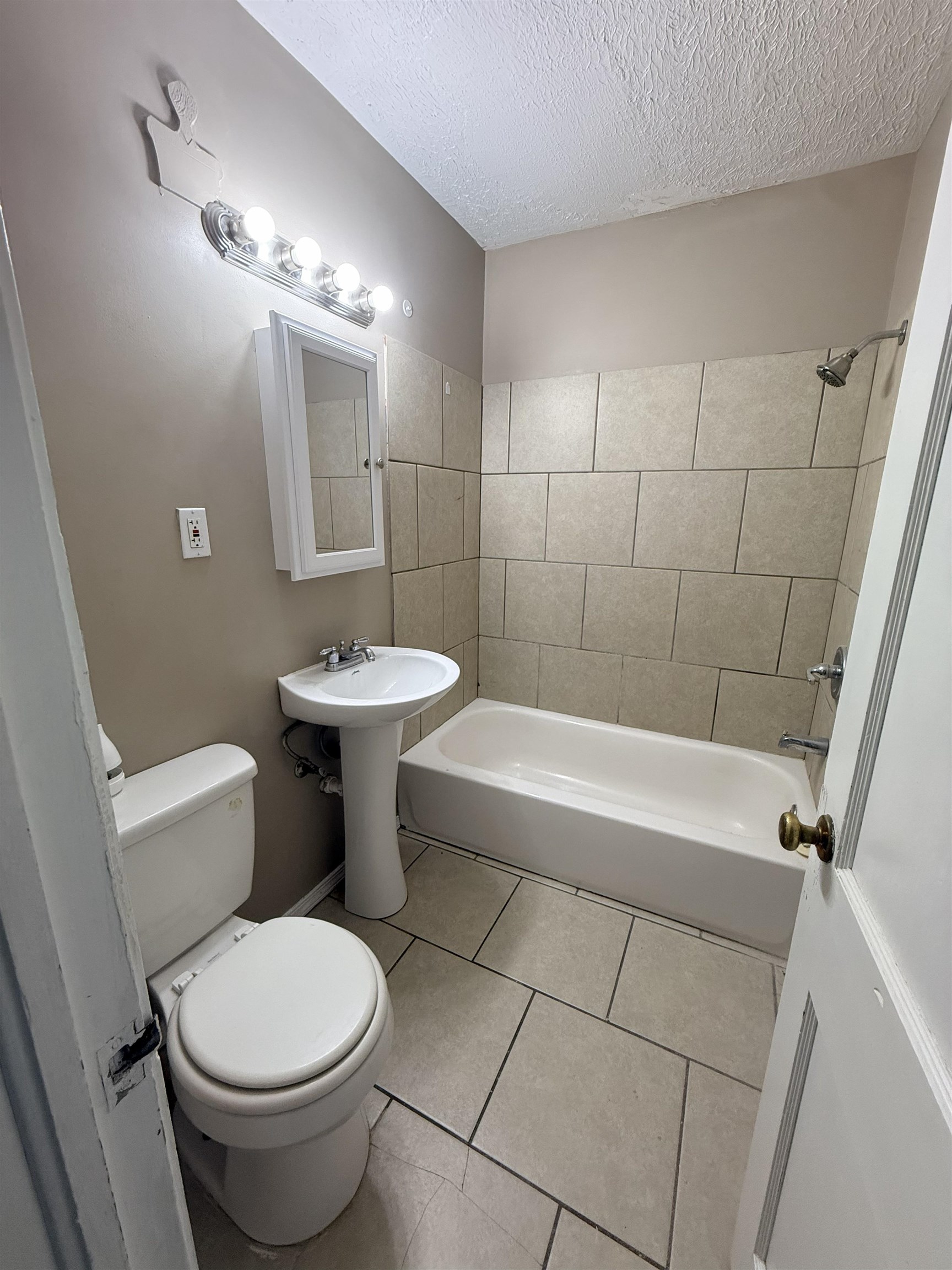 2220 S Minneapolis Ave Property Photo 9