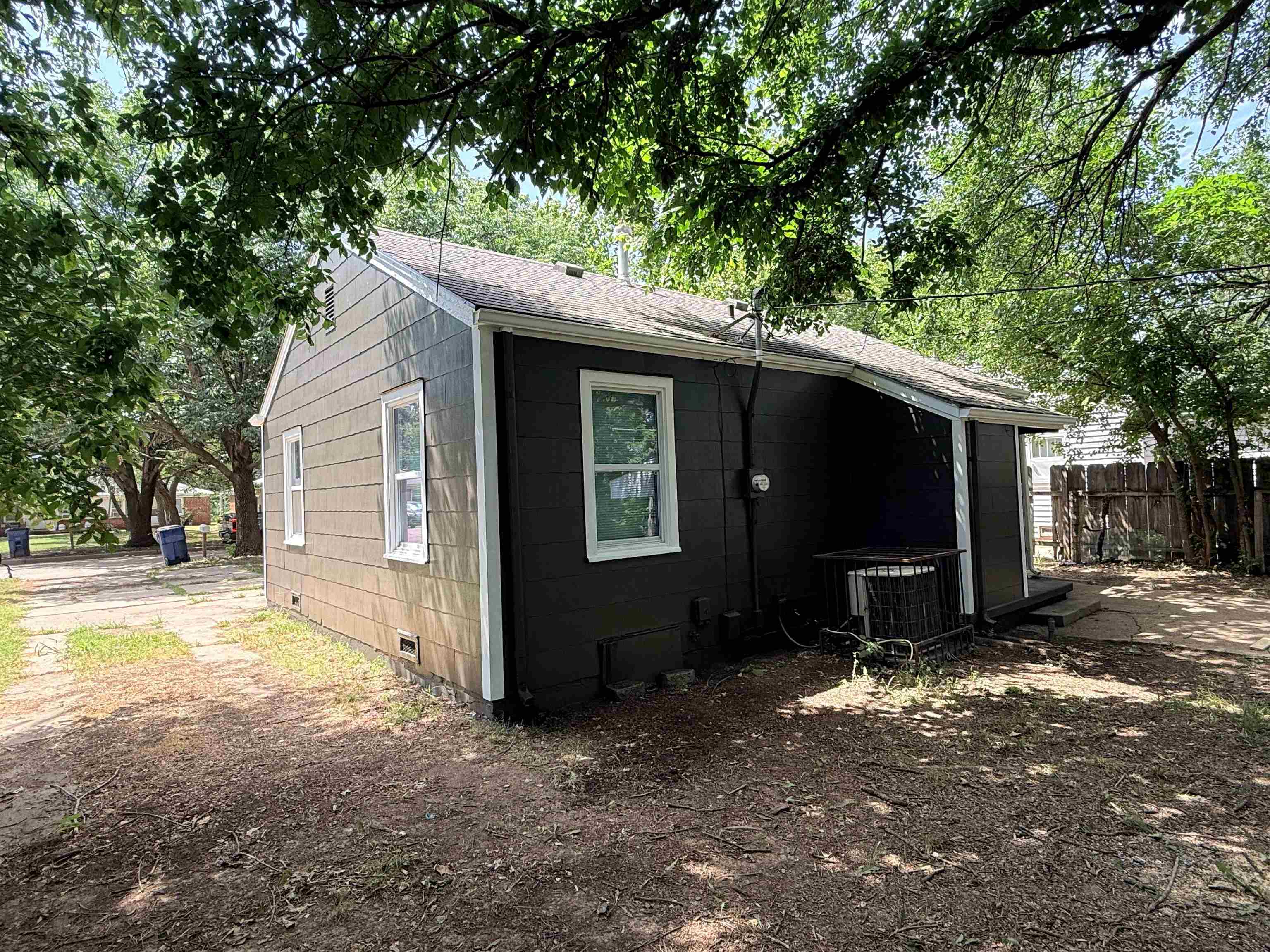 2220 S Minneapolis Ave Property Photo 12
