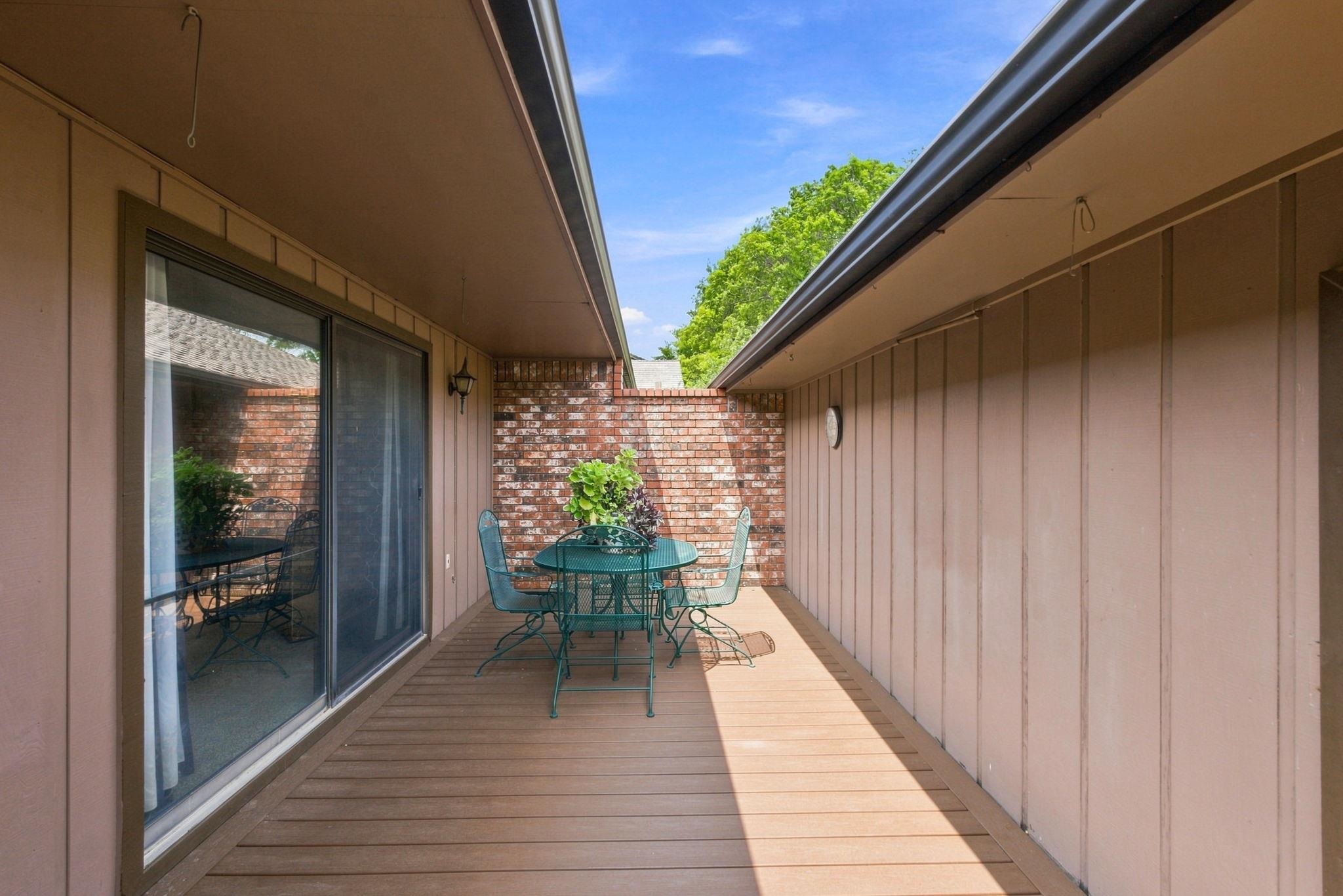 10231 W Alamo St Property Photo 6
