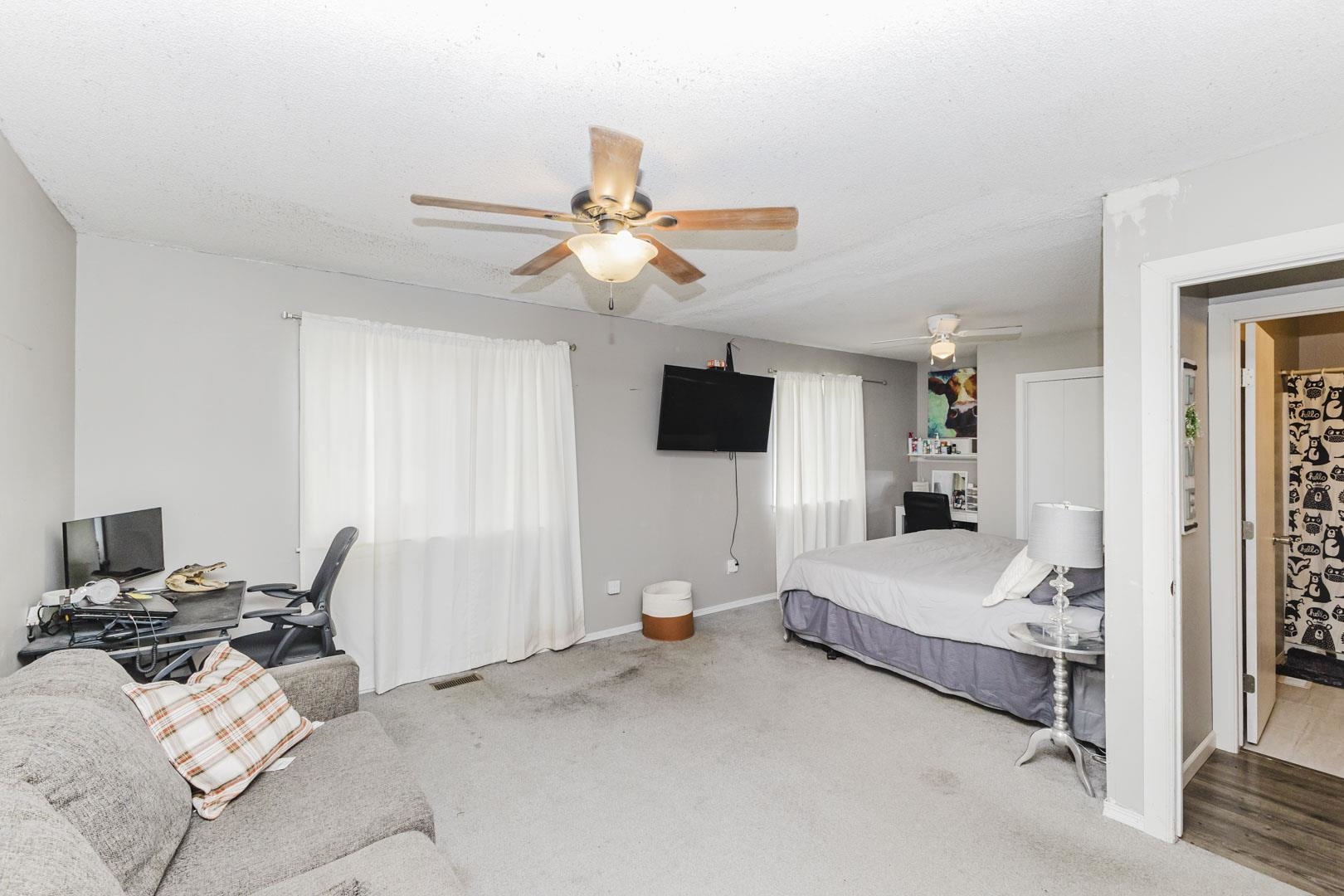 1516 N Stout Property Photo 8