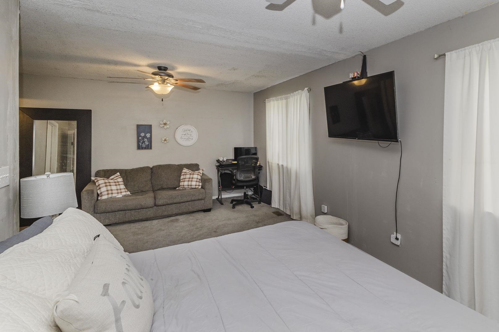 1516 N Stout Property Photo 10