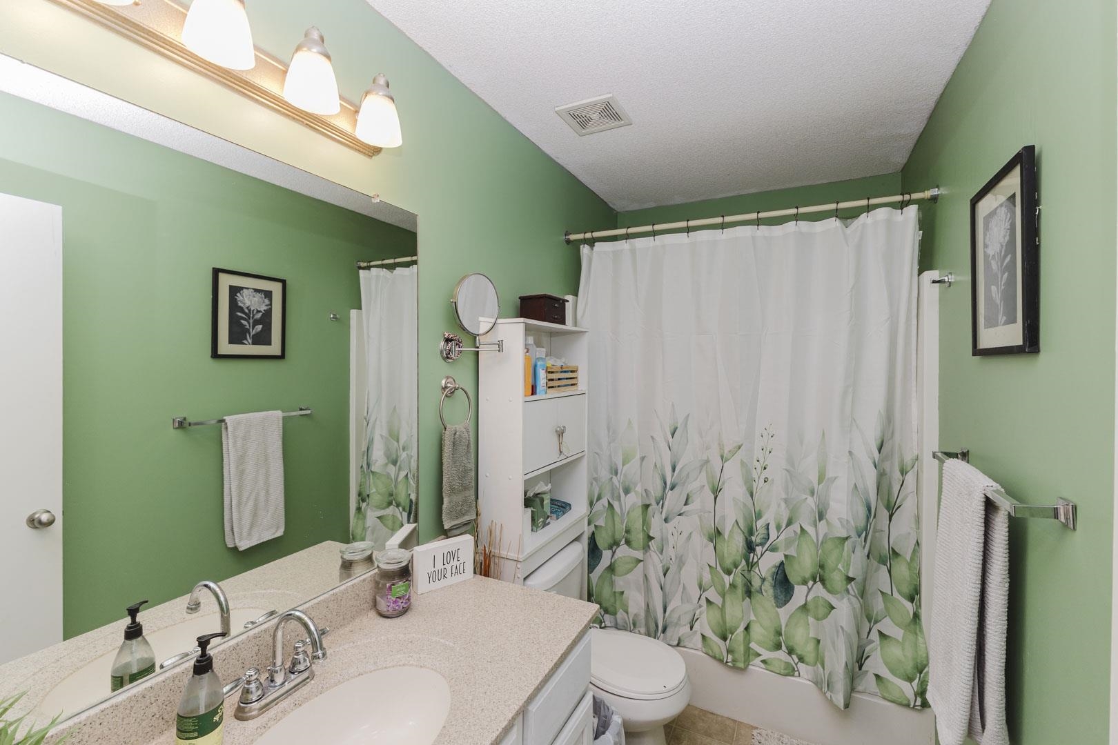 1516 N Stout Property Photo 11