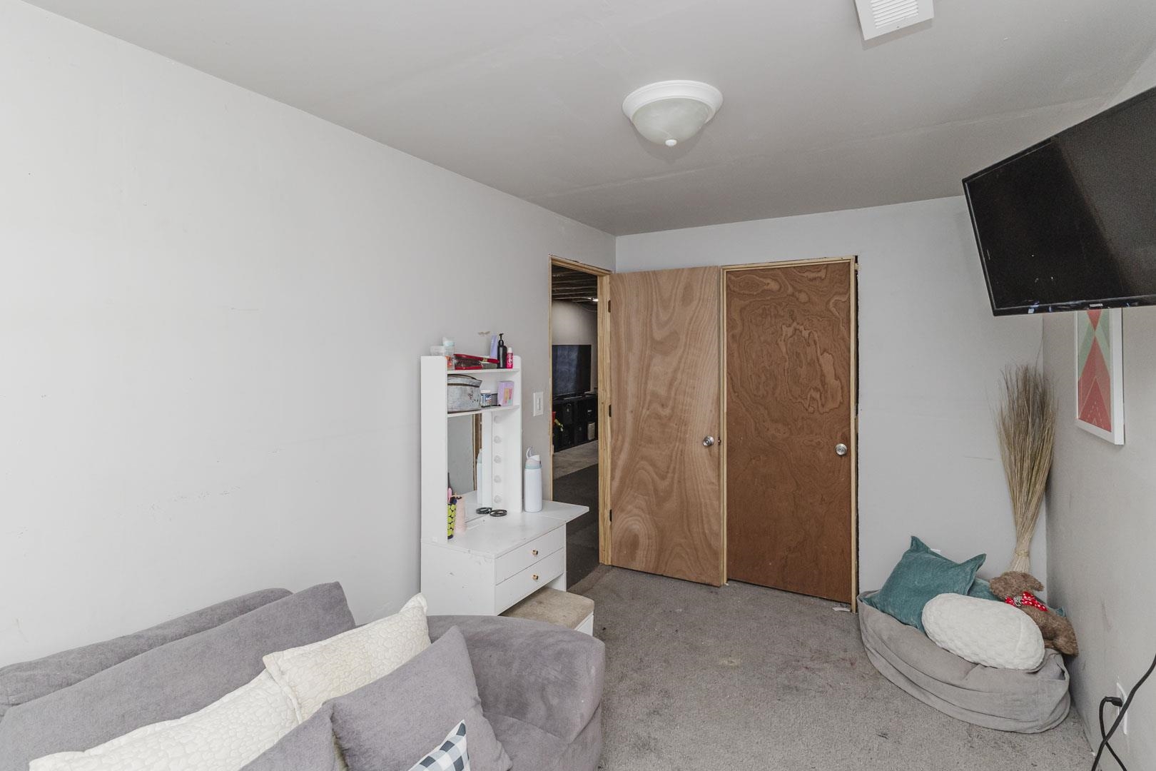 1516 N Stout Property Photo 18