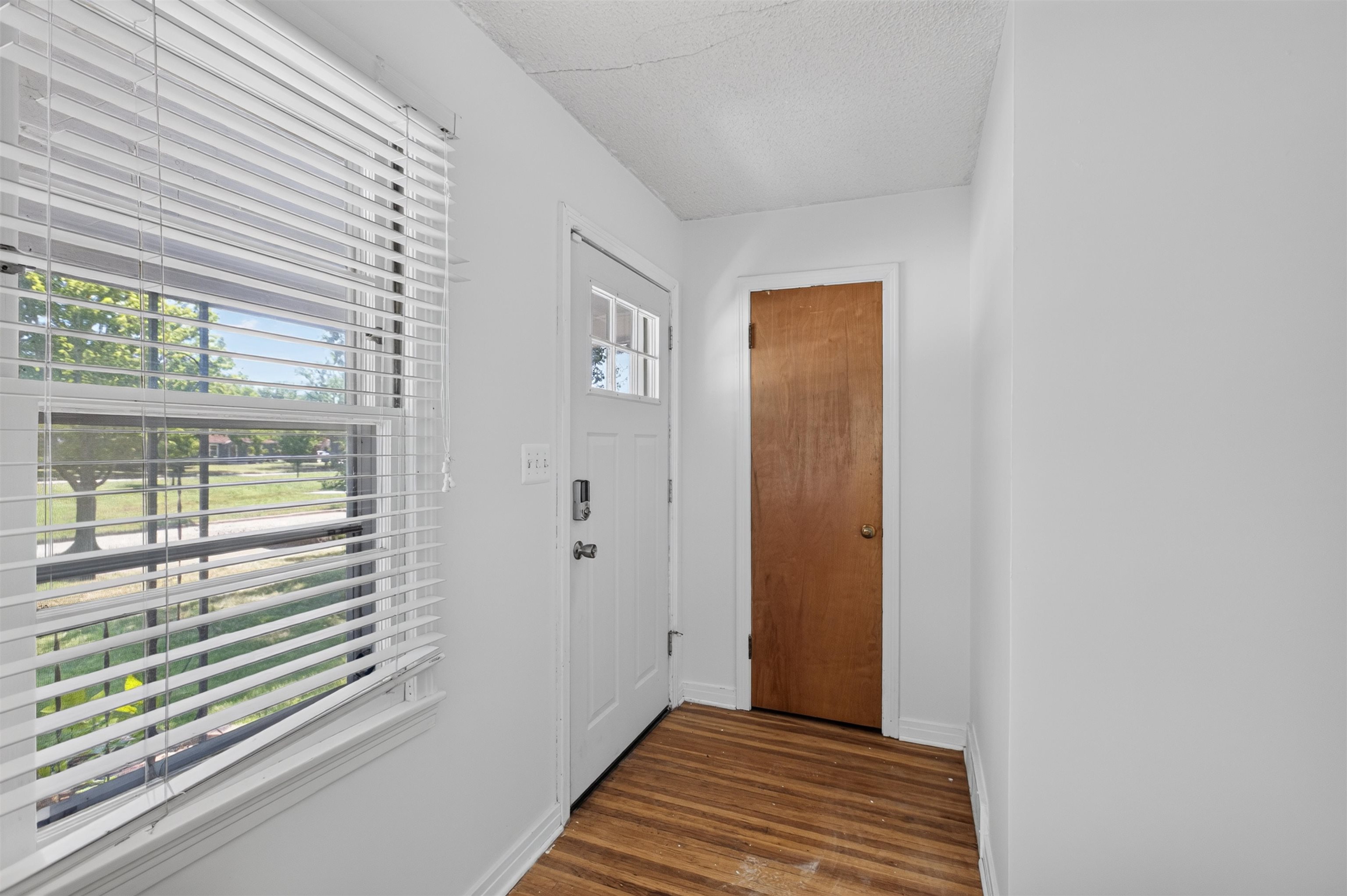 211 N Brookside Pkwy Property Photo 8
