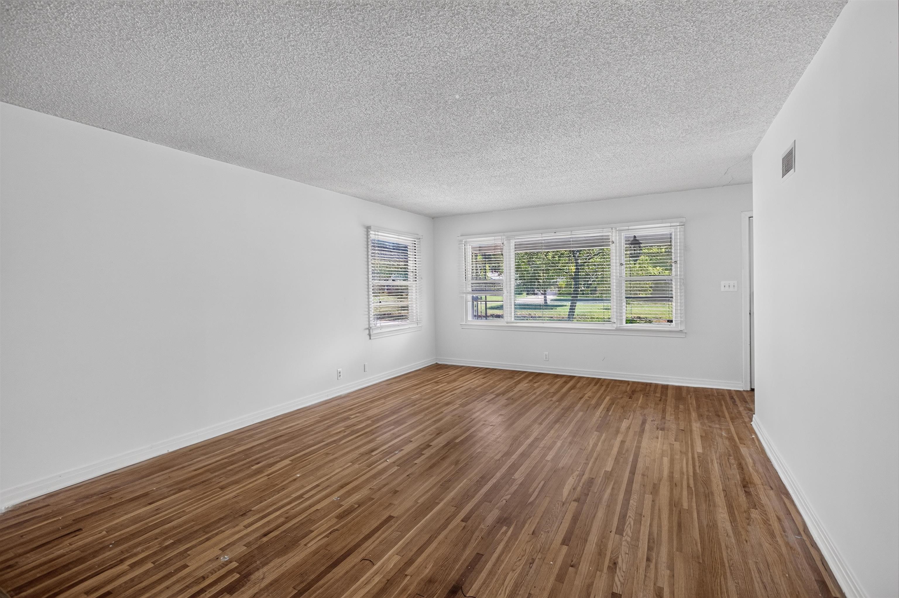 211 N Brookside Pkwy Property Photo 13