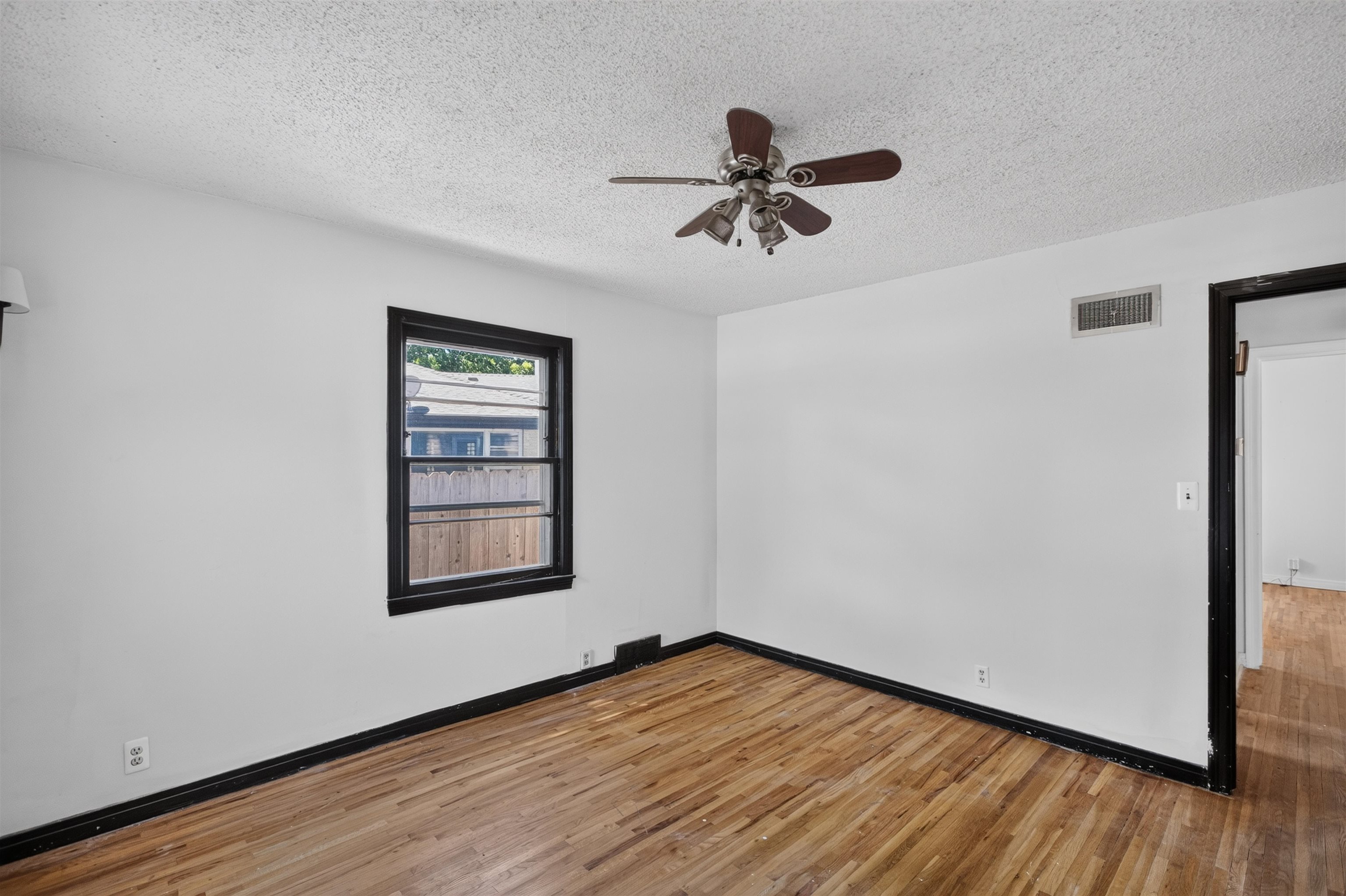211 N Brookside Pkwy Property Photo 28