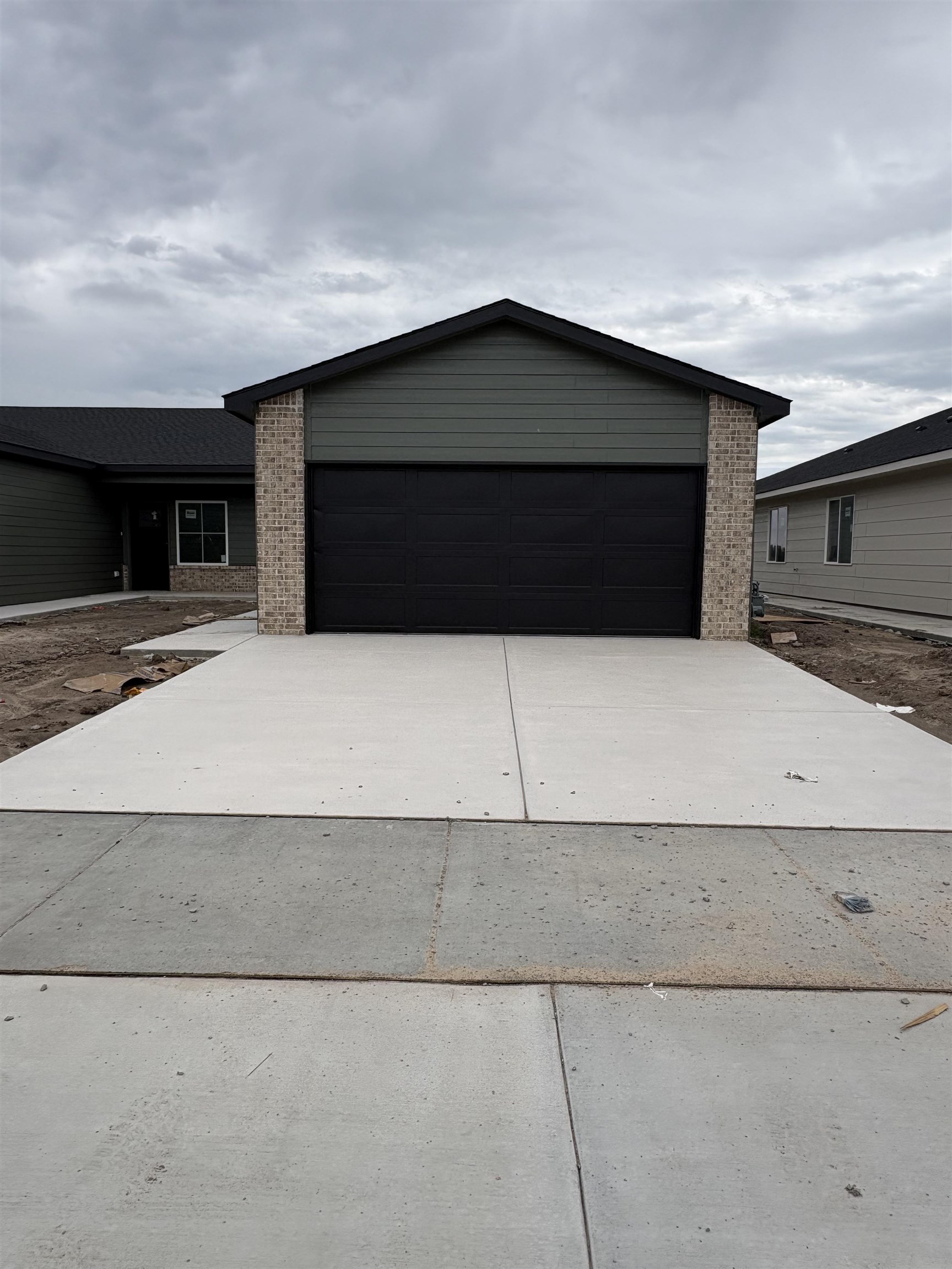 2920 S Denene St Property Photo 5