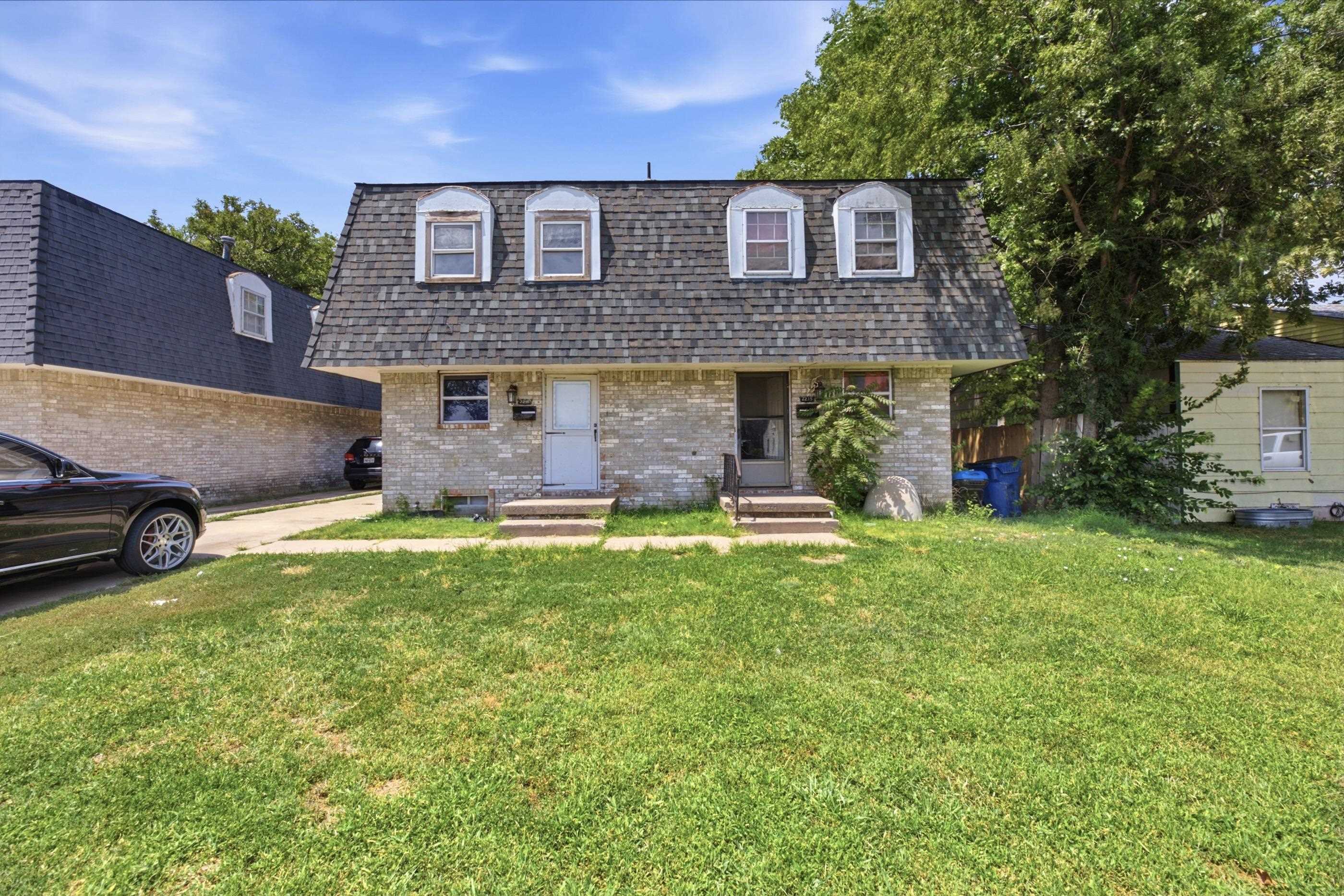 2215 S Market St Property Photo 1