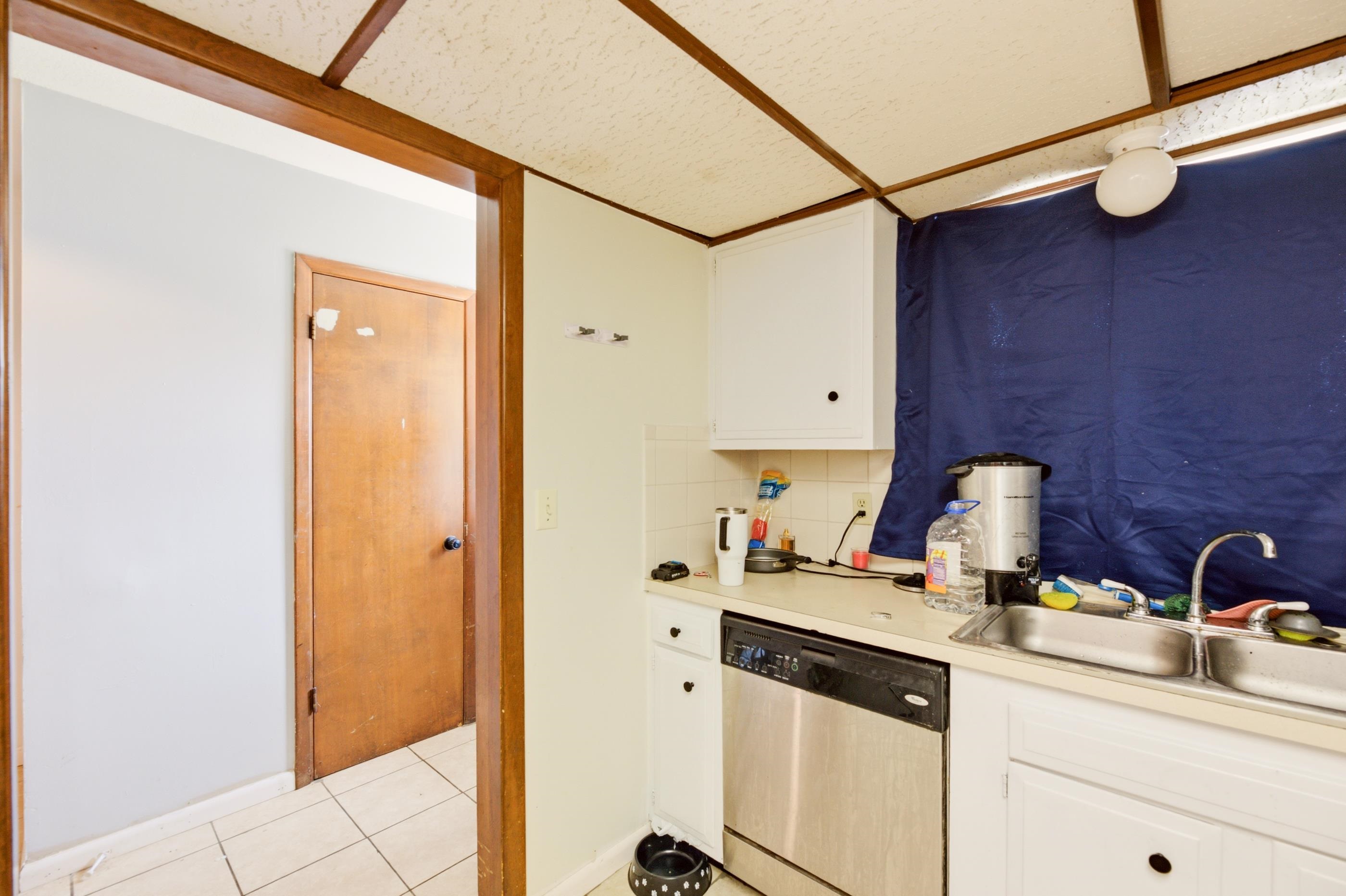 2215 S Market St Property Photo 6