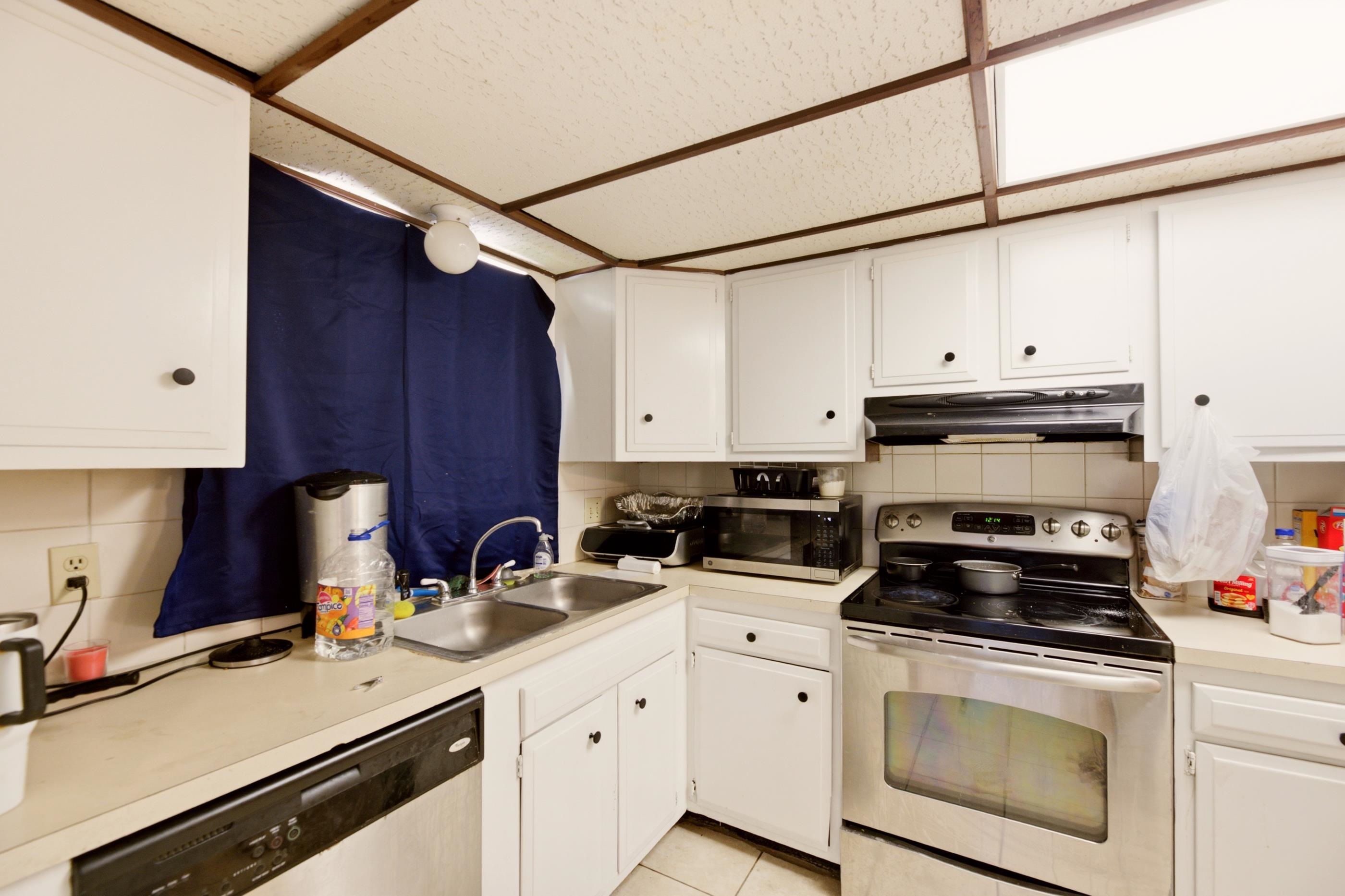 2215 S Market St Property Photo 7