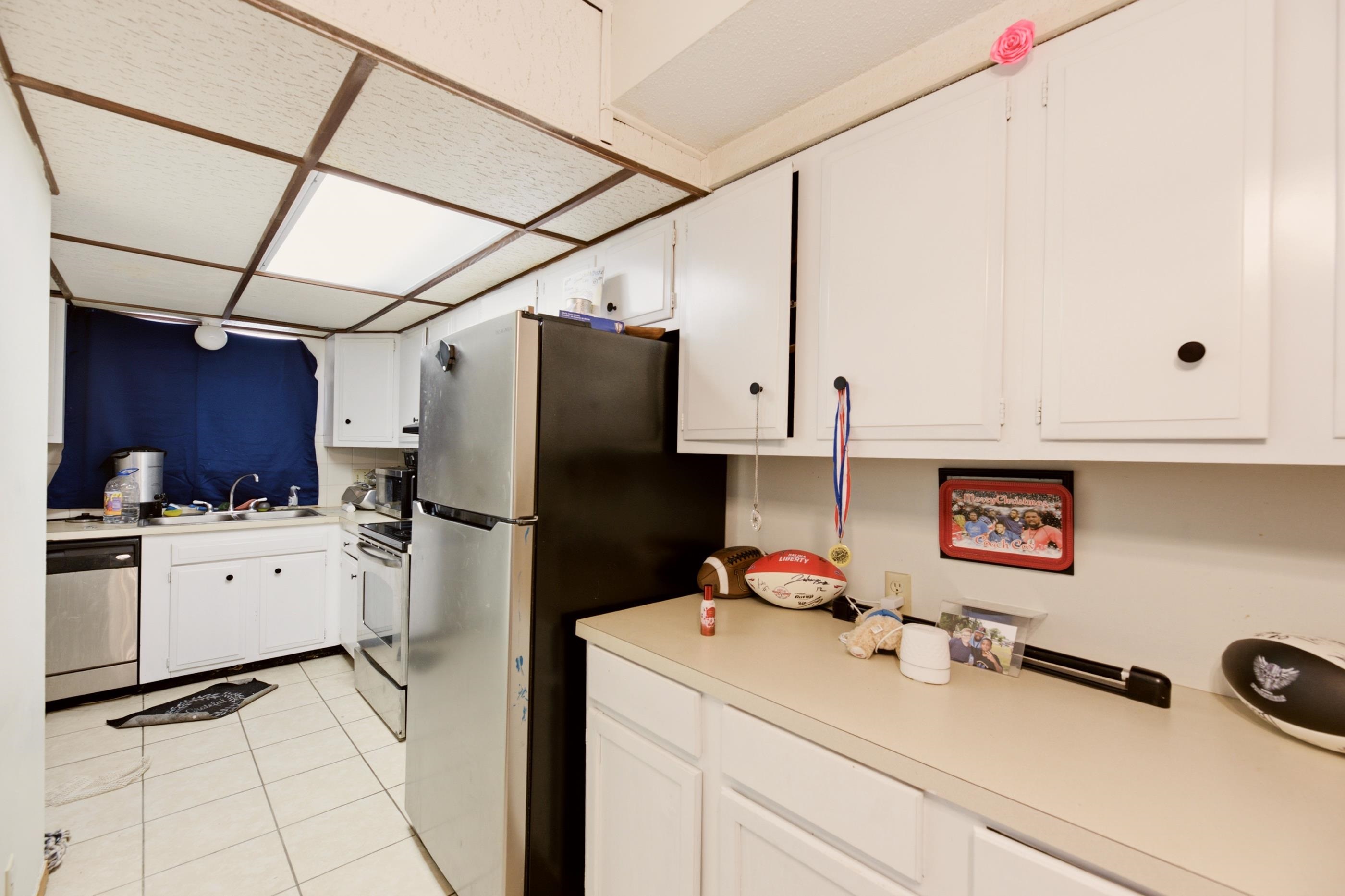 2215 S Market St Property Photo 9