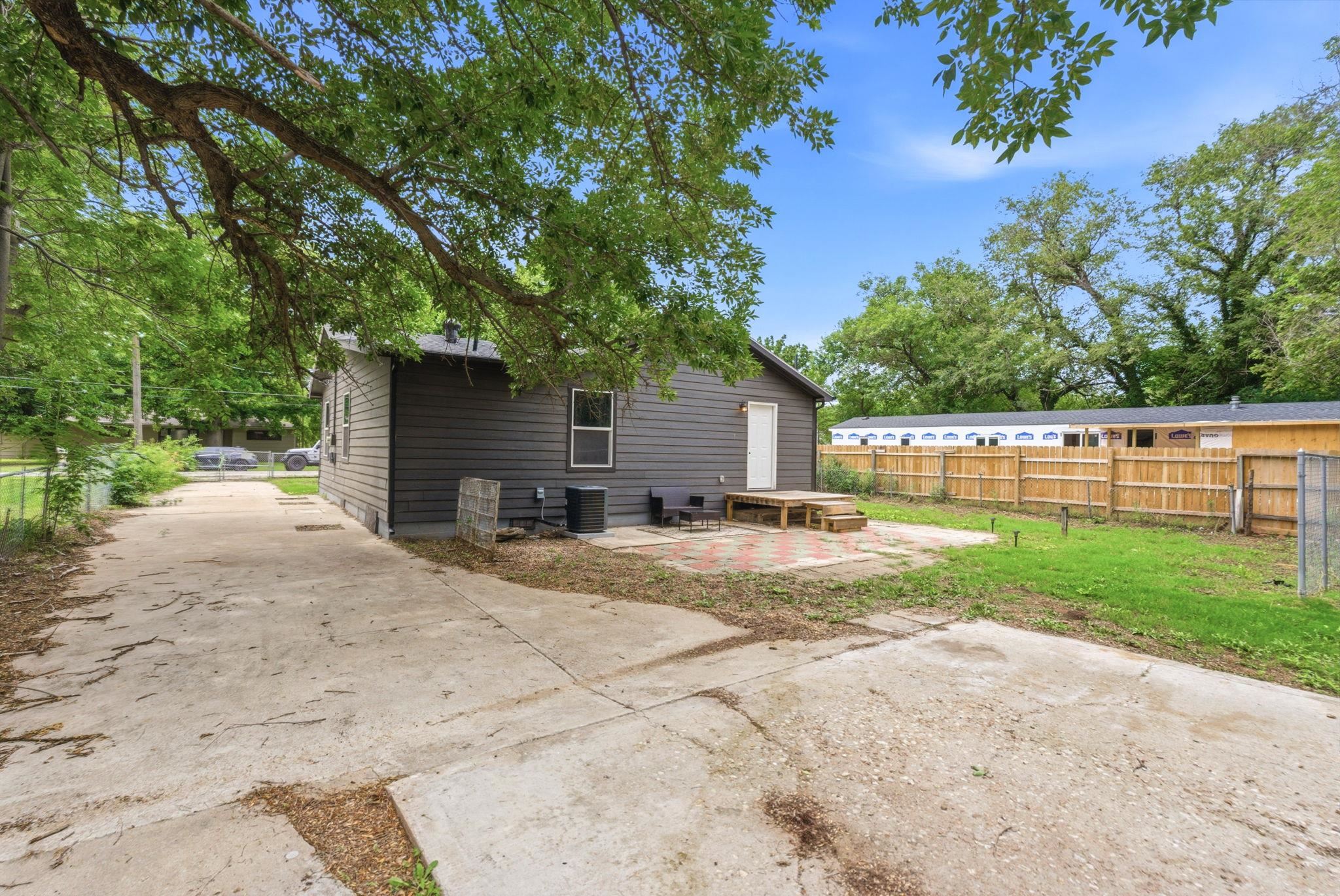 5726 Vandale Ave Property Photo 25