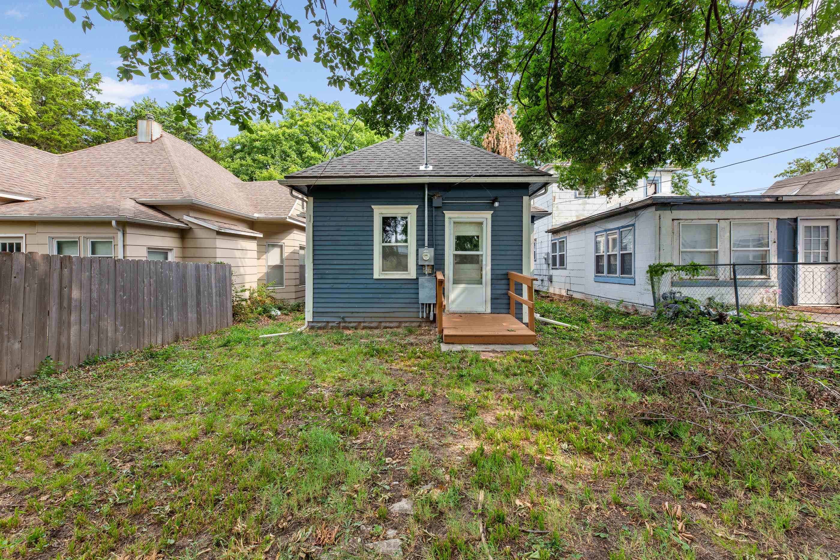 315 W 7th Property Photo 4