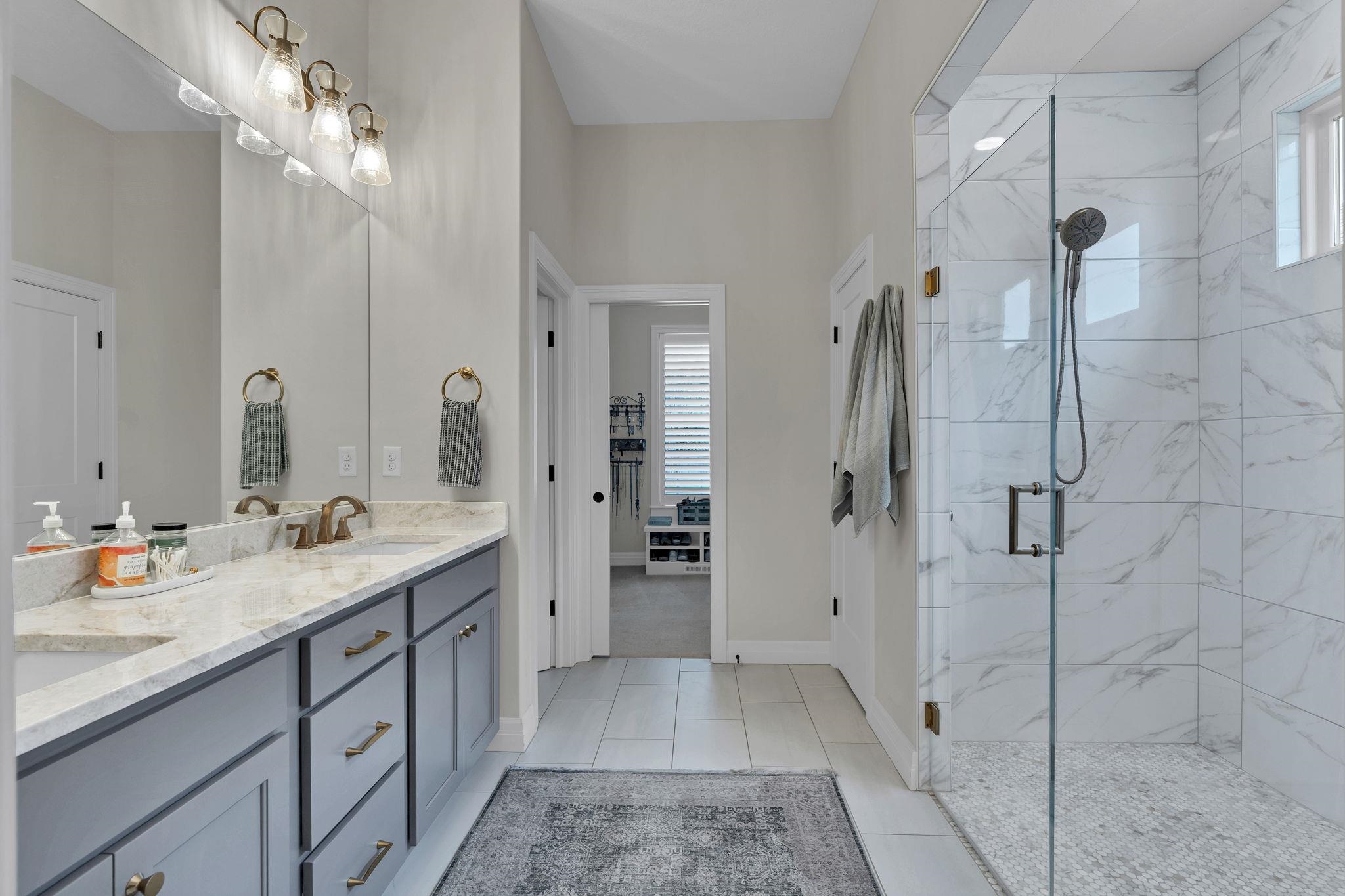 3621 N Bristol Property Photo 15