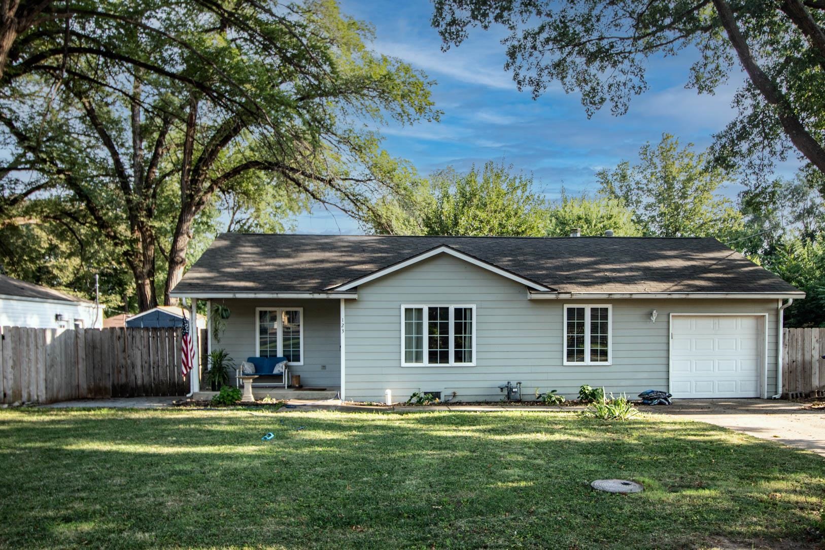 123 E Miller Property Photo 1
