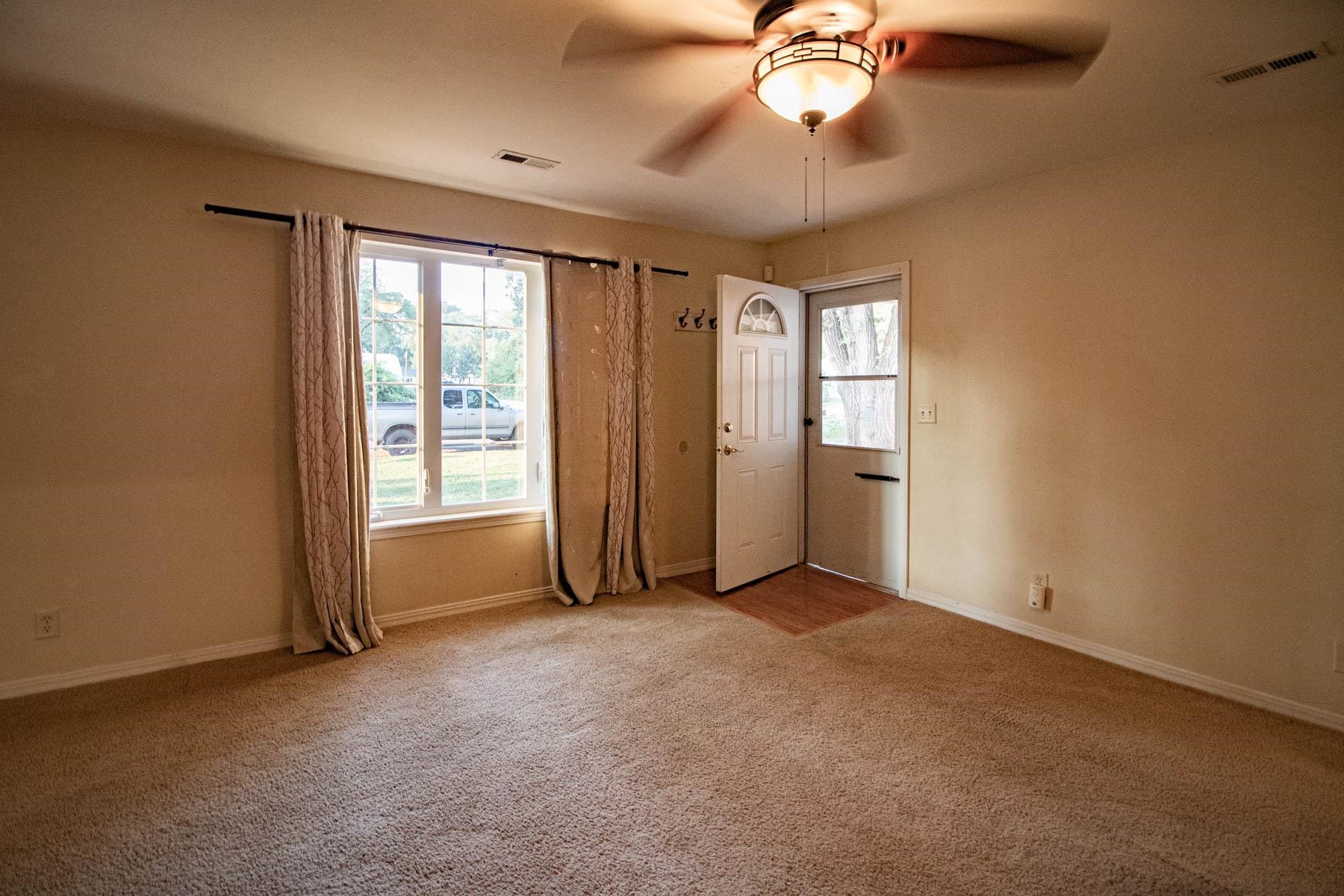 123 E Miller Property Photo 2