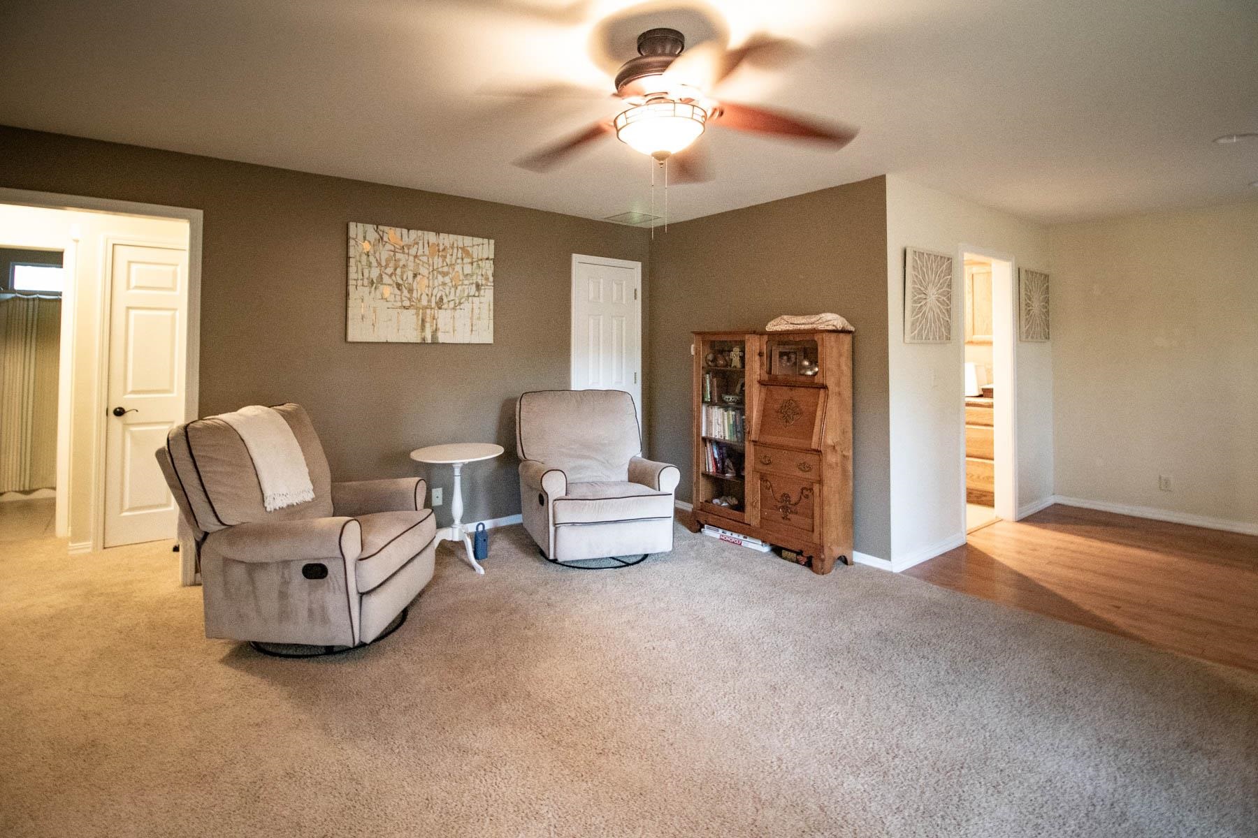 123 E Miller Property Photo 4