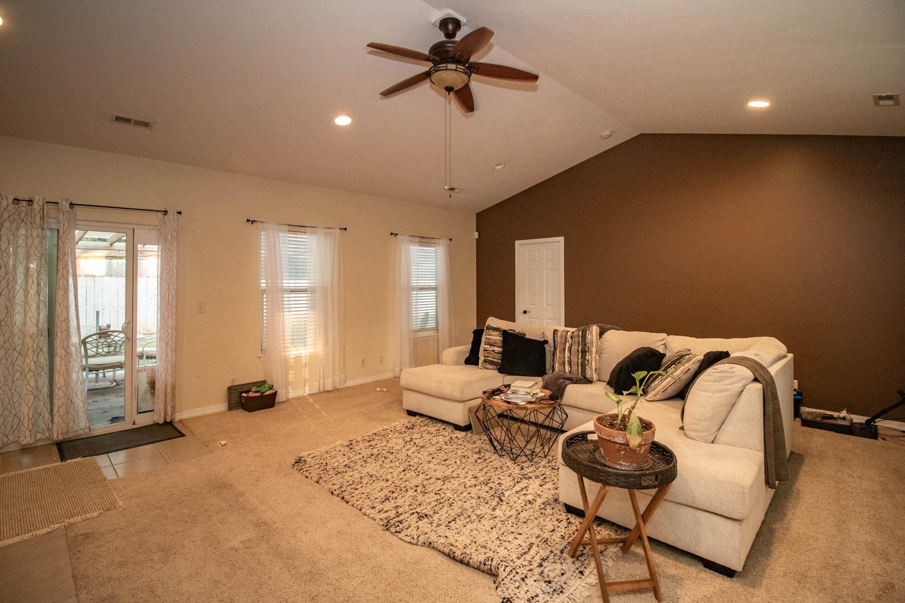 123 E Miller Property Photo 22