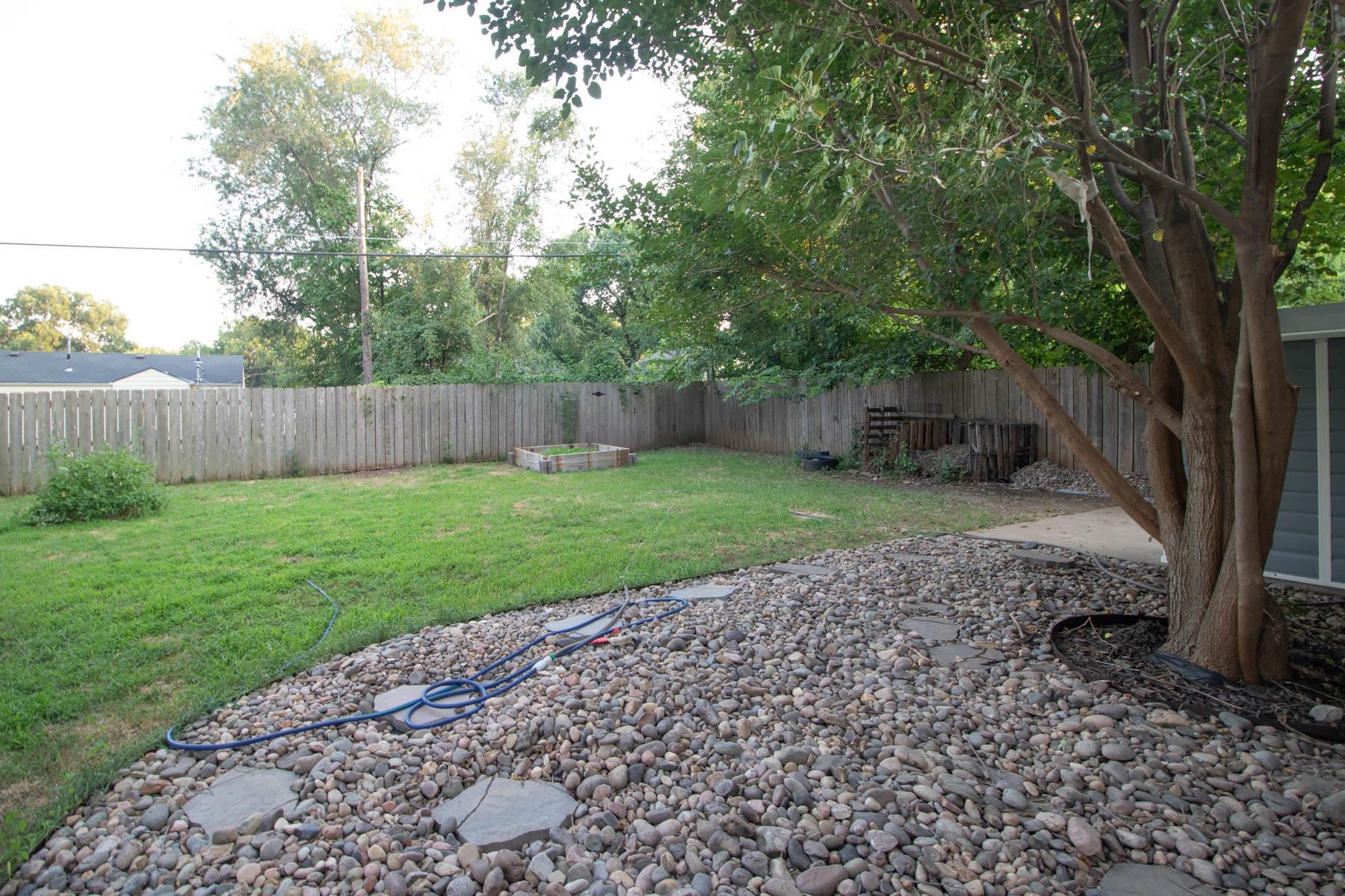 123 E Miller Property Photo 26