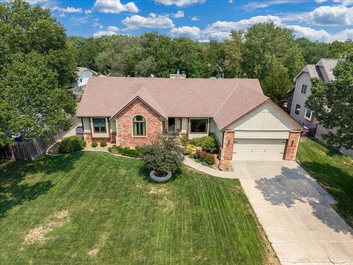 1518 E Pheasant Run Property Photo 1