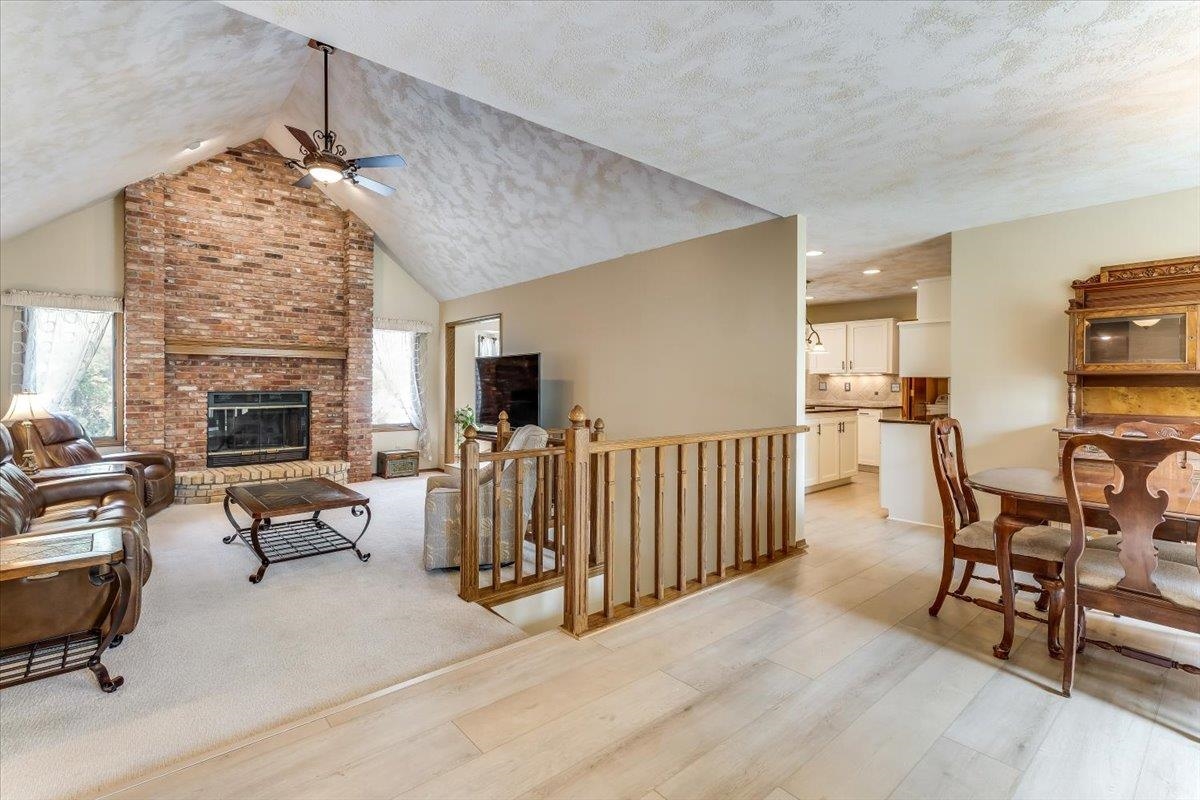 1518 E Pheasant Run Property Photo 4