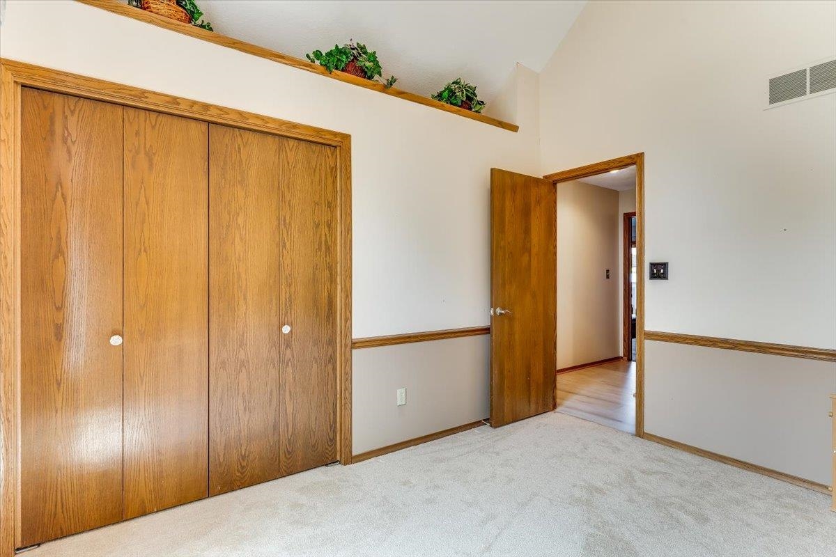 1518 E Pheasant Run Property Photo 16