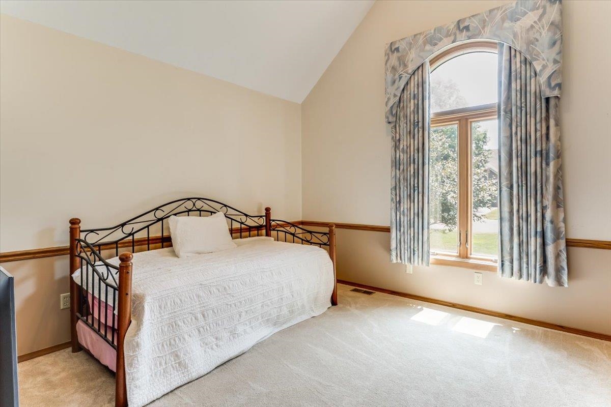 1518 E Pheasant Run Property Photo 17