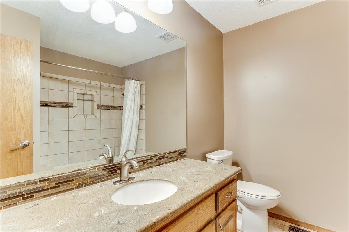 1518 E Pheasant Run Property Photo 18
