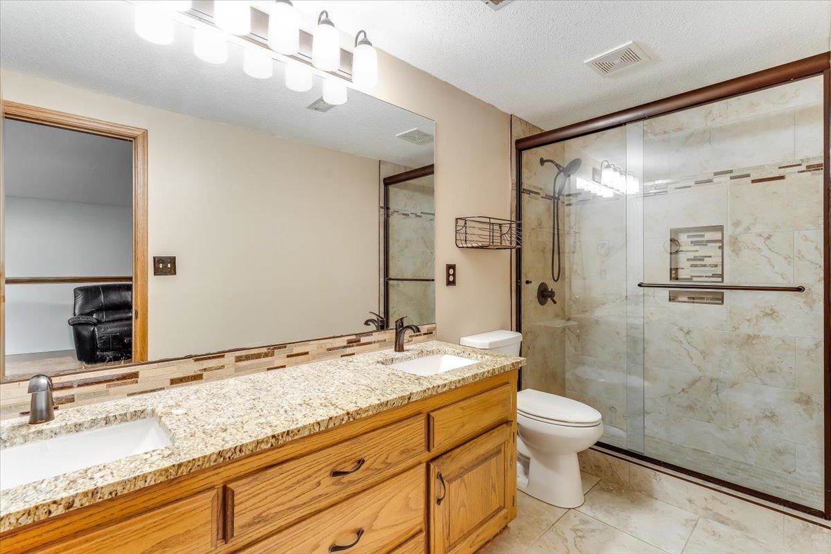 1518 E Pheasant Run Property Photo 25