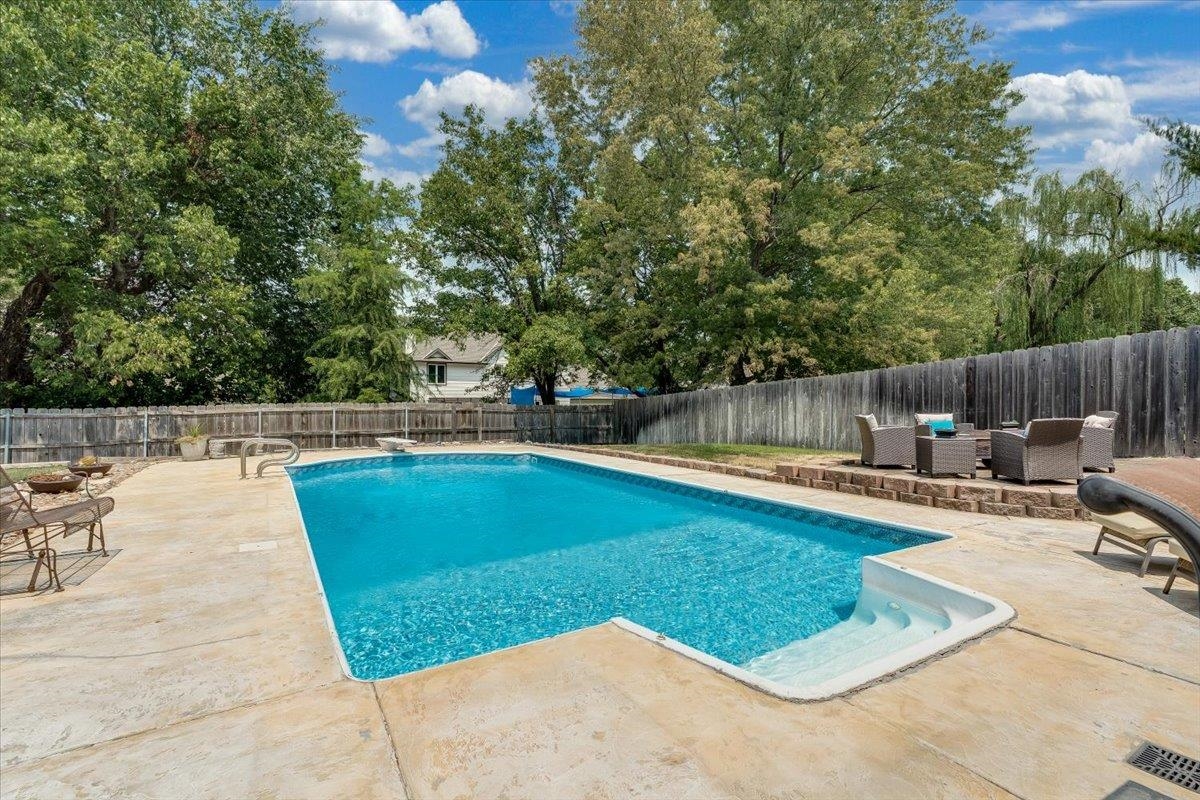 1518 E Pheasant Run Property Photo 29