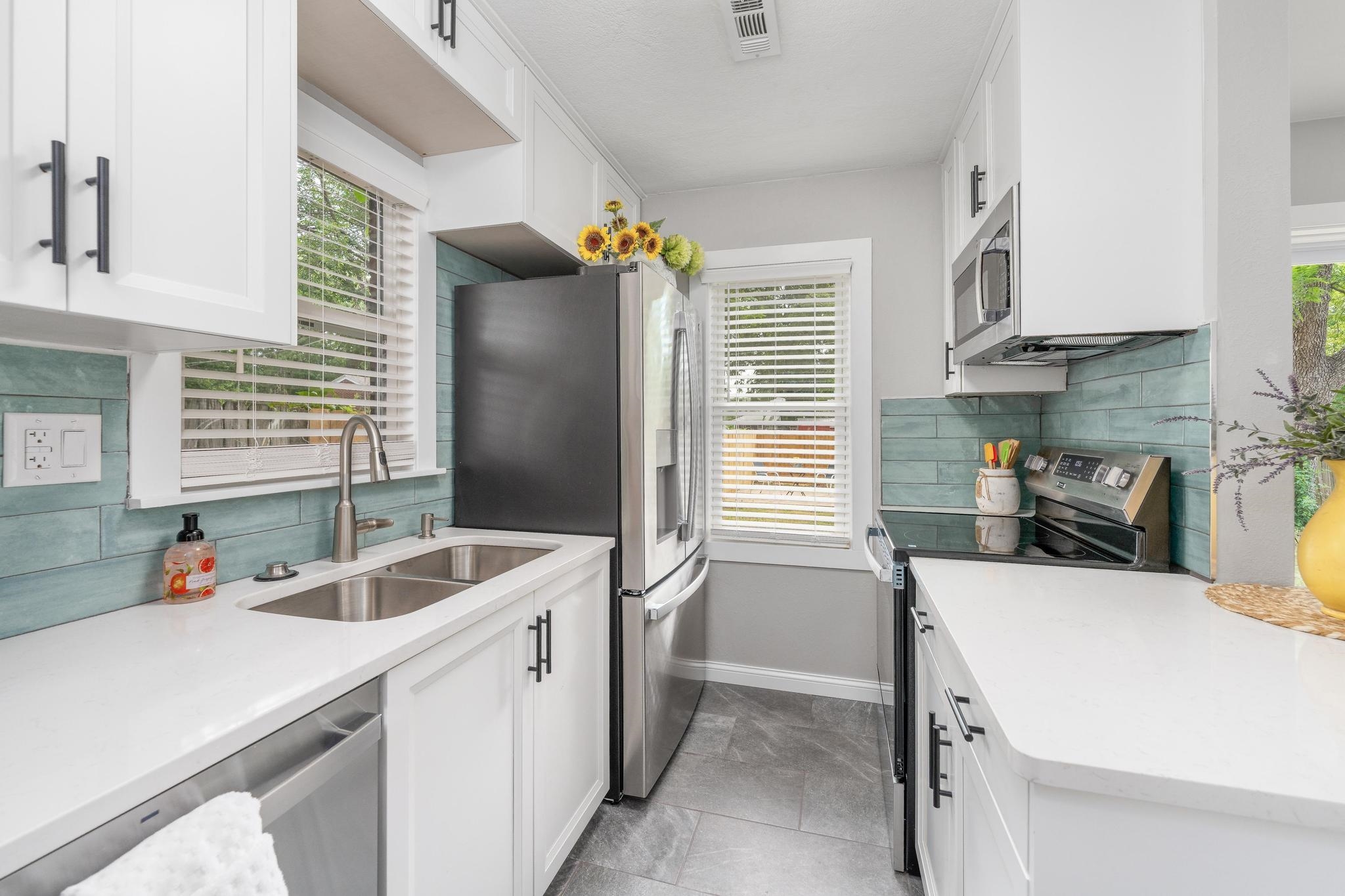 2314 S Alameda Property Photo 4