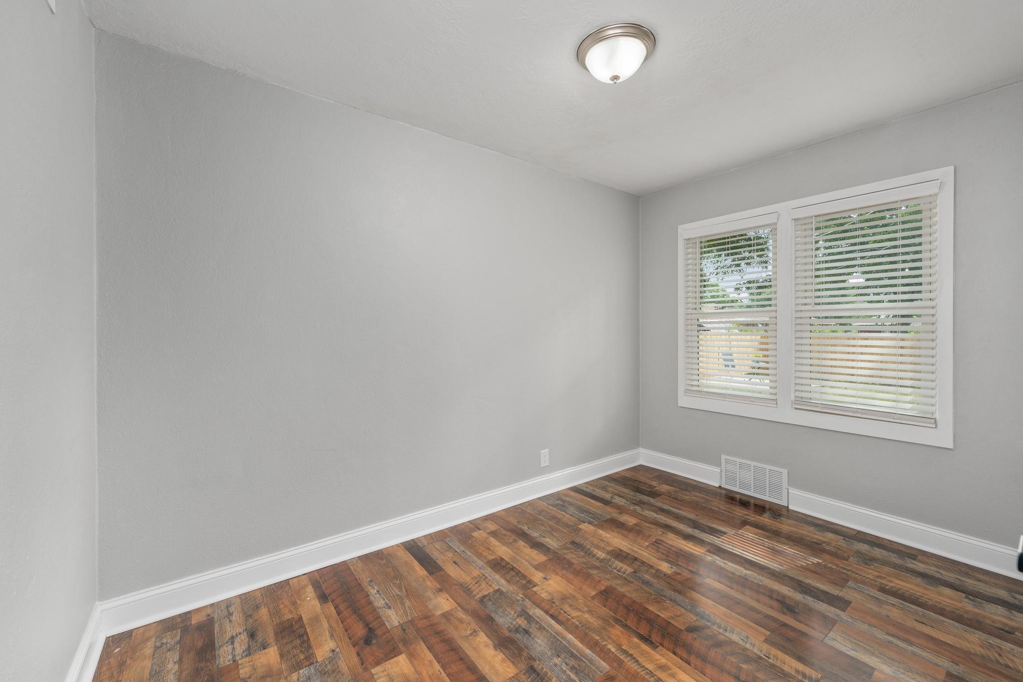 2314 S Alameda Property Photo 12