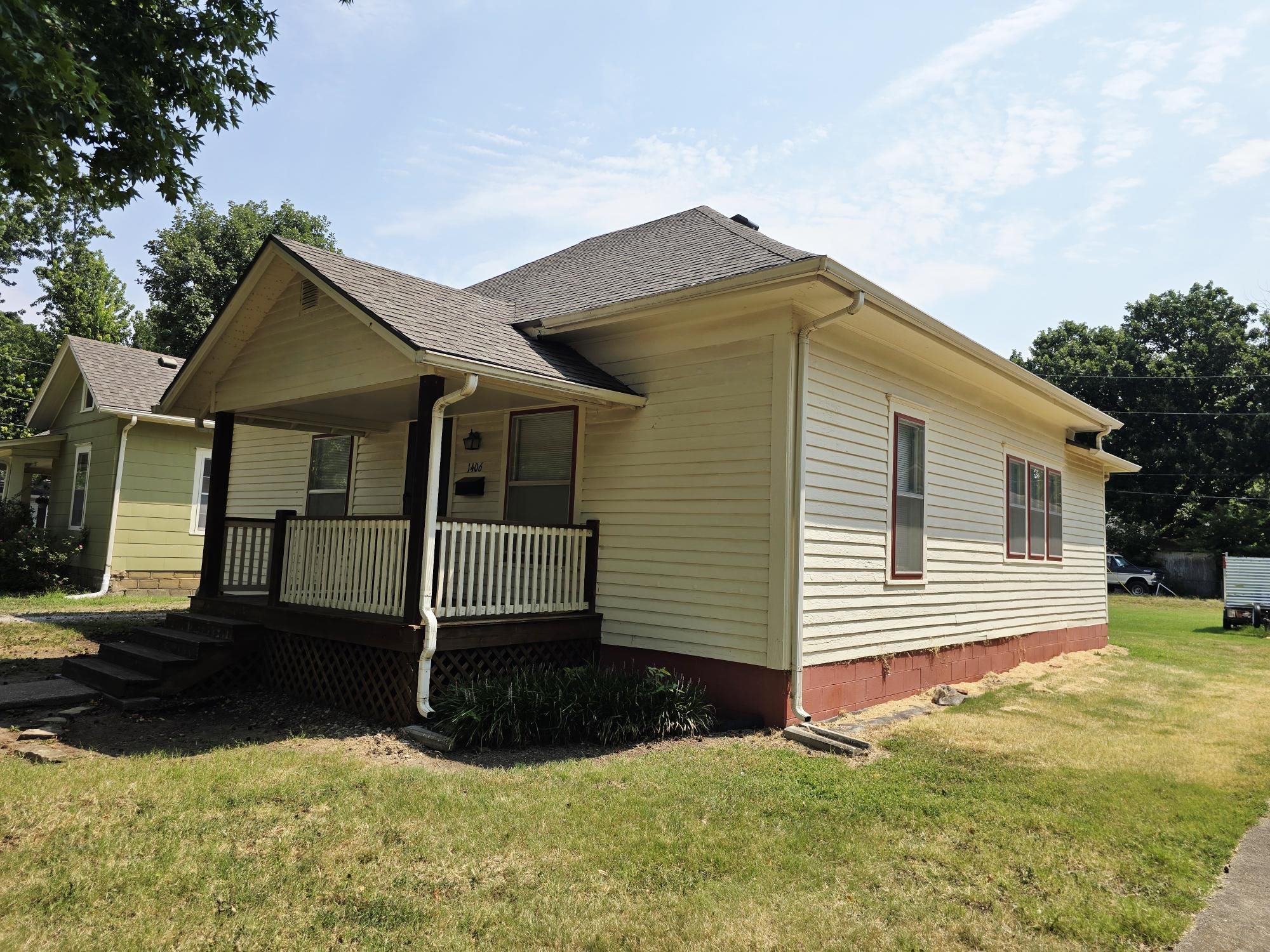 1406 John St Property Photo 2