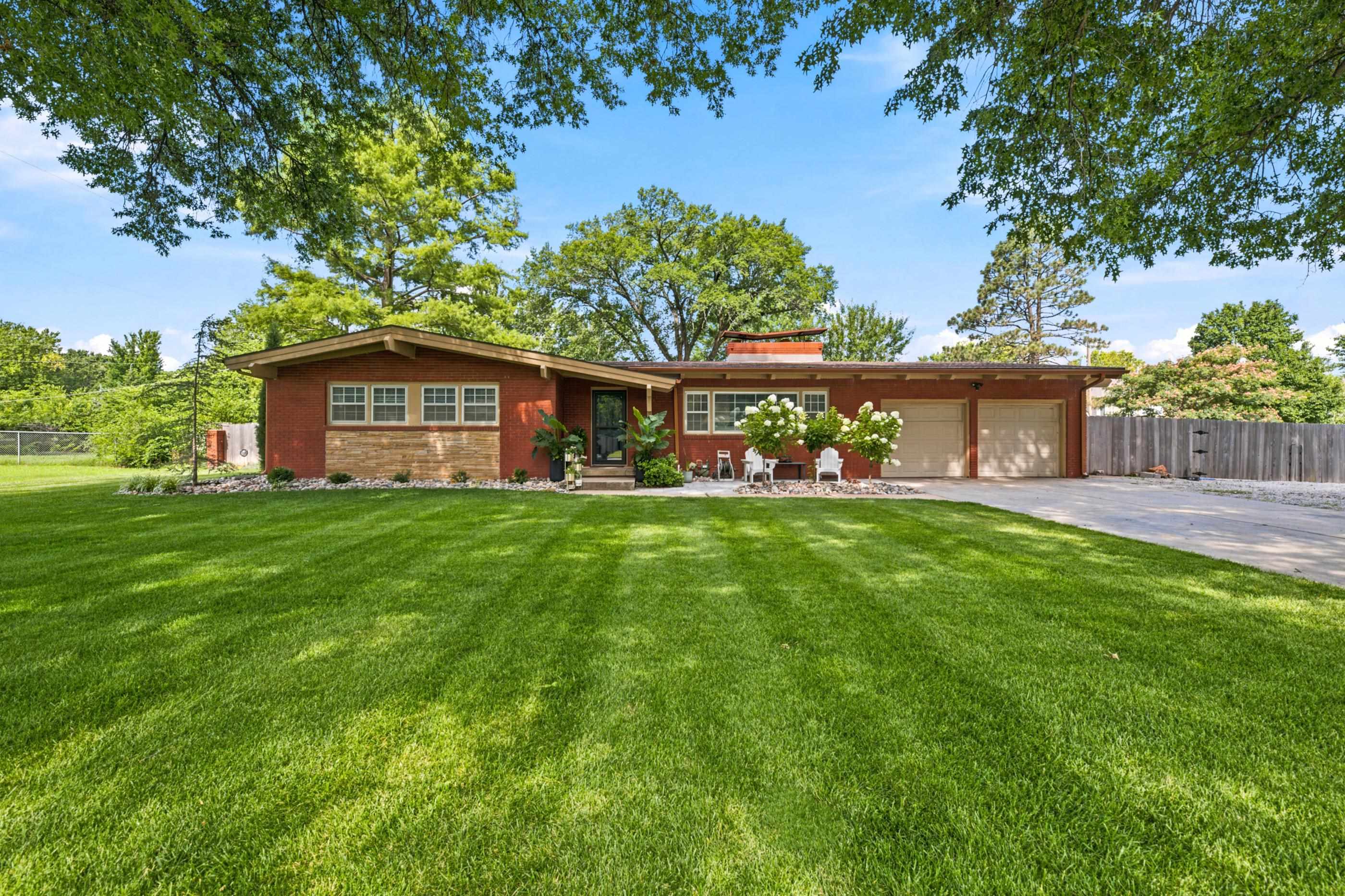 974 W Alexander Ave