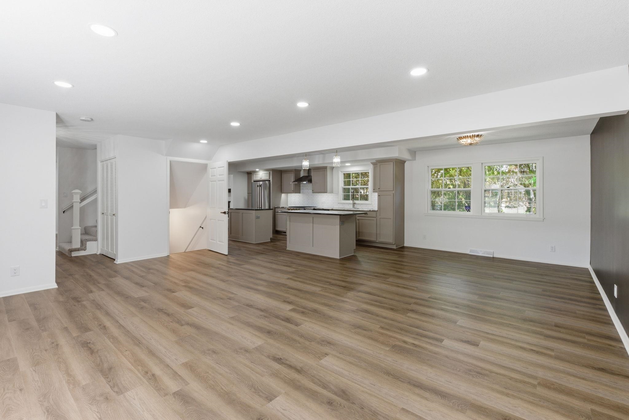 251 N Post Oak Road Property Photo 10